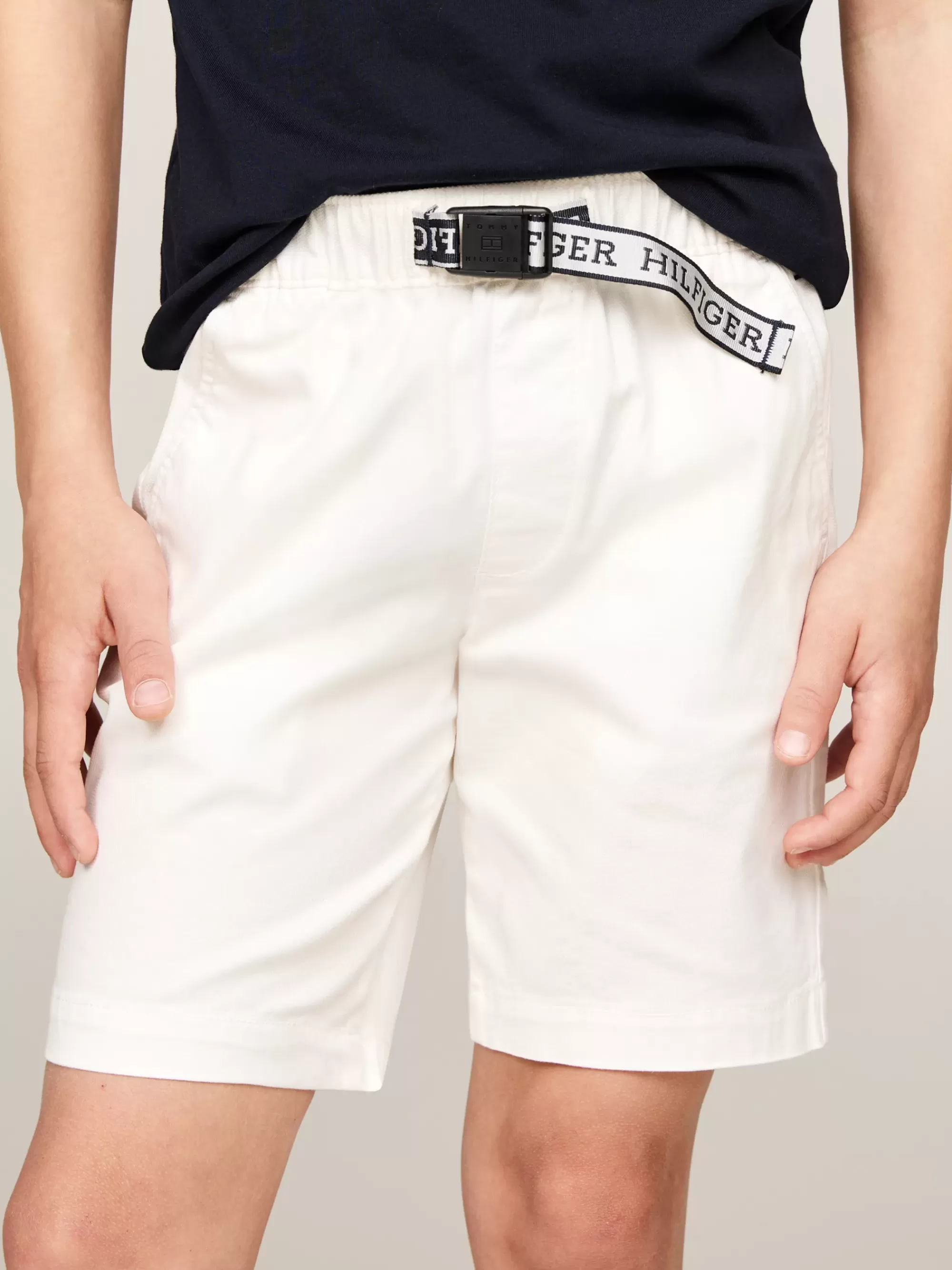 Broeken & Korte Broeken*Tommy Hilfiger Chinoshort Met Riem ANCIENT WHITE