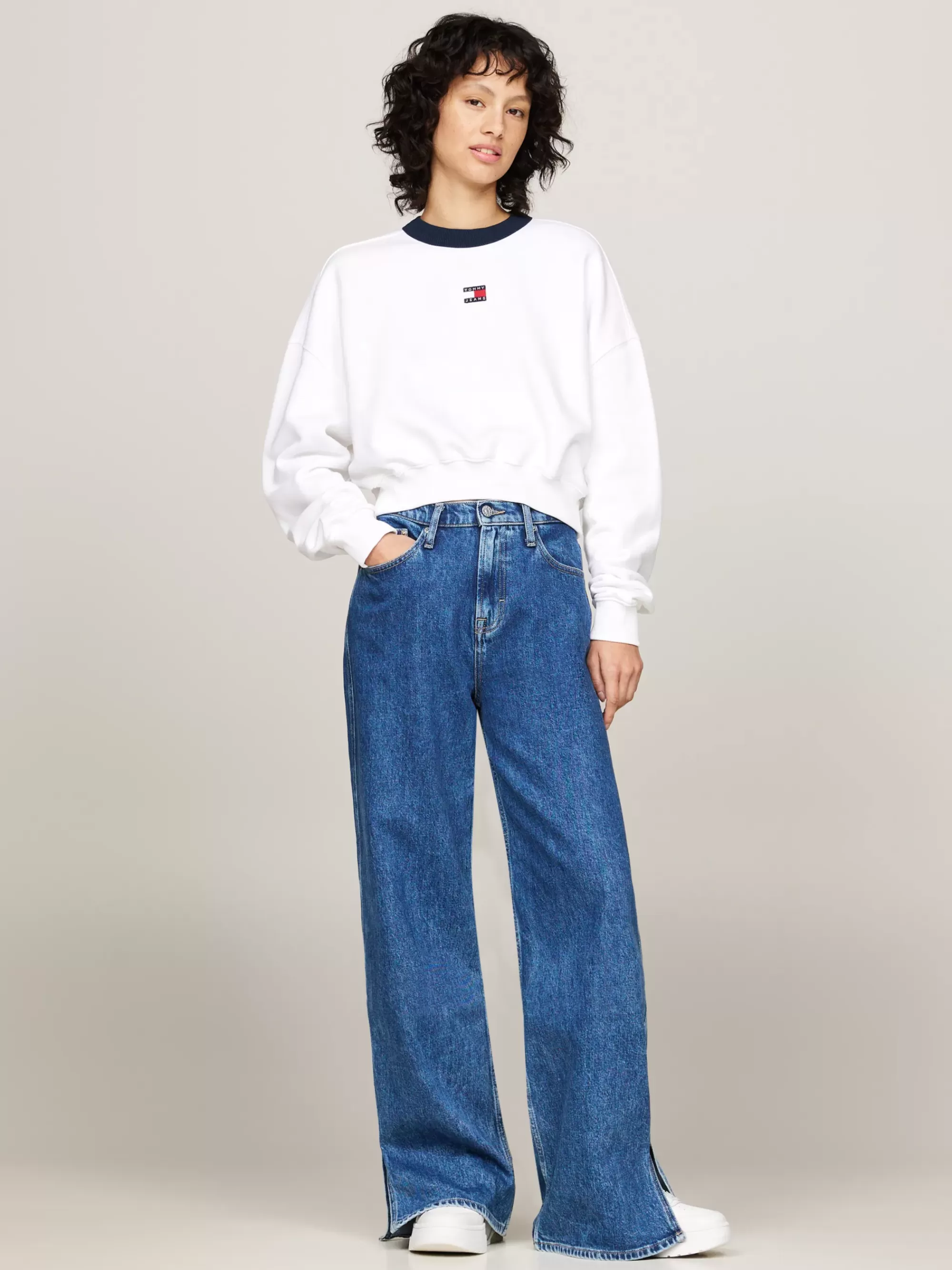 Sweatshirts & Hoodies*Tommy Hilfiger Cropped Relaxed Fit Sweatshirt Met Badge WHITE