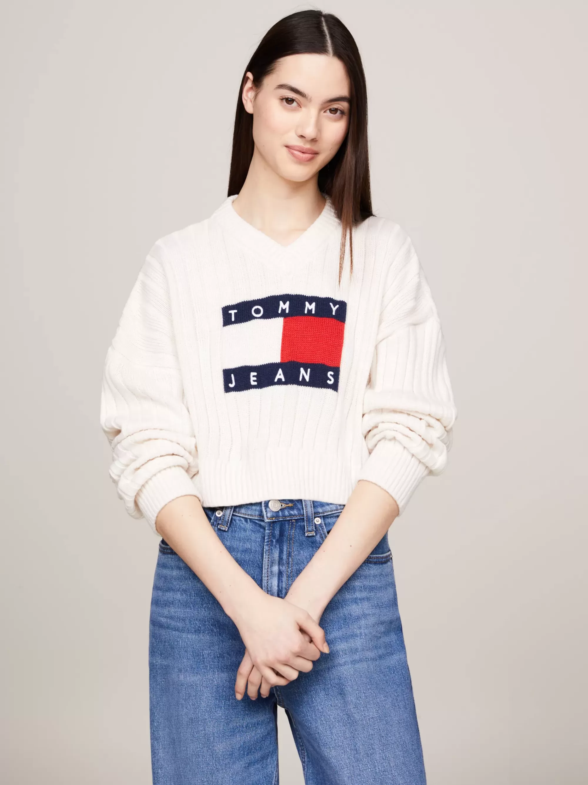 Truien | Curve Mode & Inclusieve Maten*Tommy Hilfiger Cropped Trui Met V-hals En Tommy-vlag ANCIENT WHITE