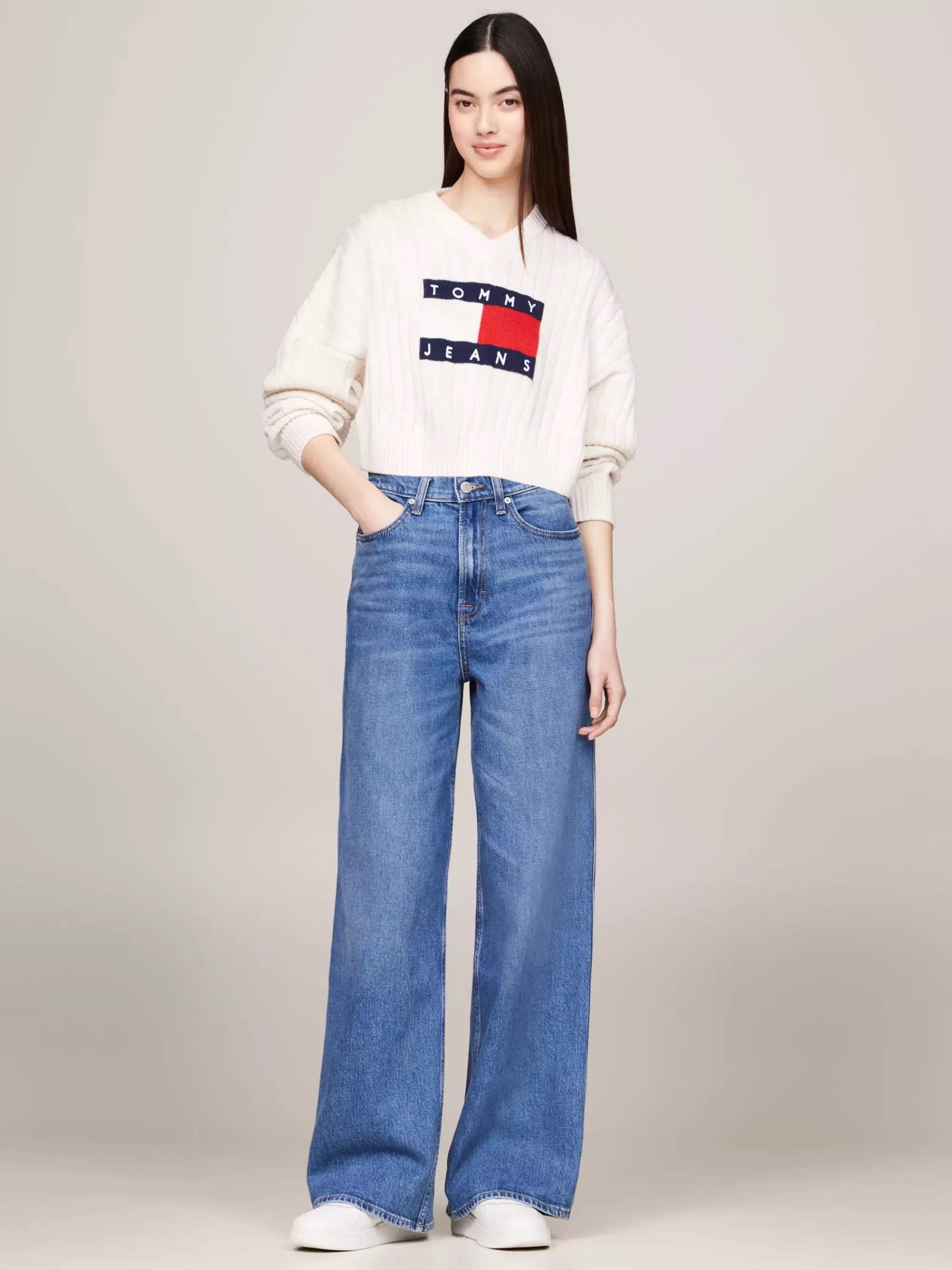 Truien | Curve Mode & Inclusieve Maten*Tommy Hilfiger Cropped Trui Met V-hals En Tommy-vlag ANCIENT WHITE