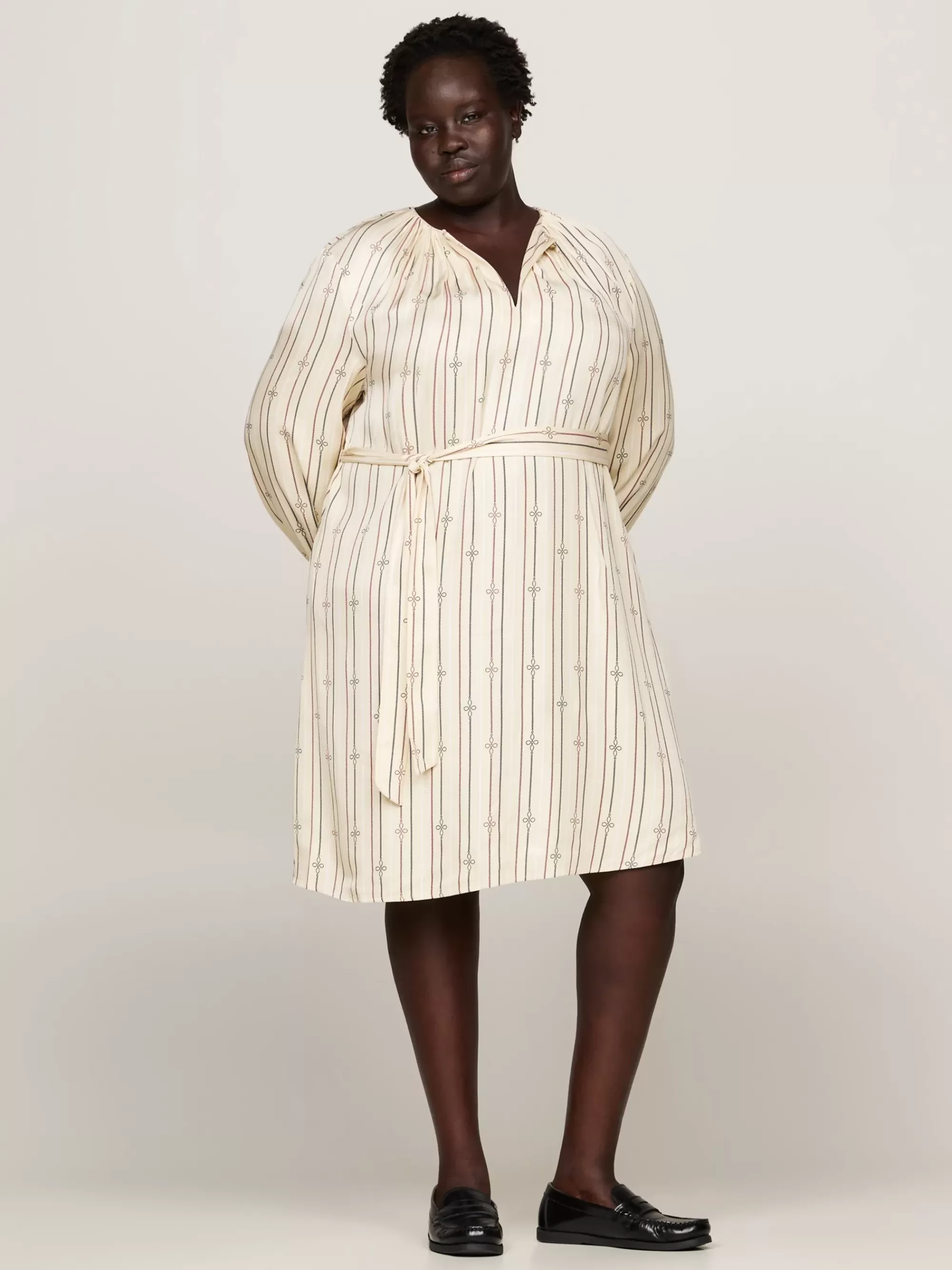 Jurken*Tommy Hilfiger Curve Fit And Flare Midi-jurk Met Strikceintuur MULTI ROPE KNOT STP/ COUNTRY IVORY