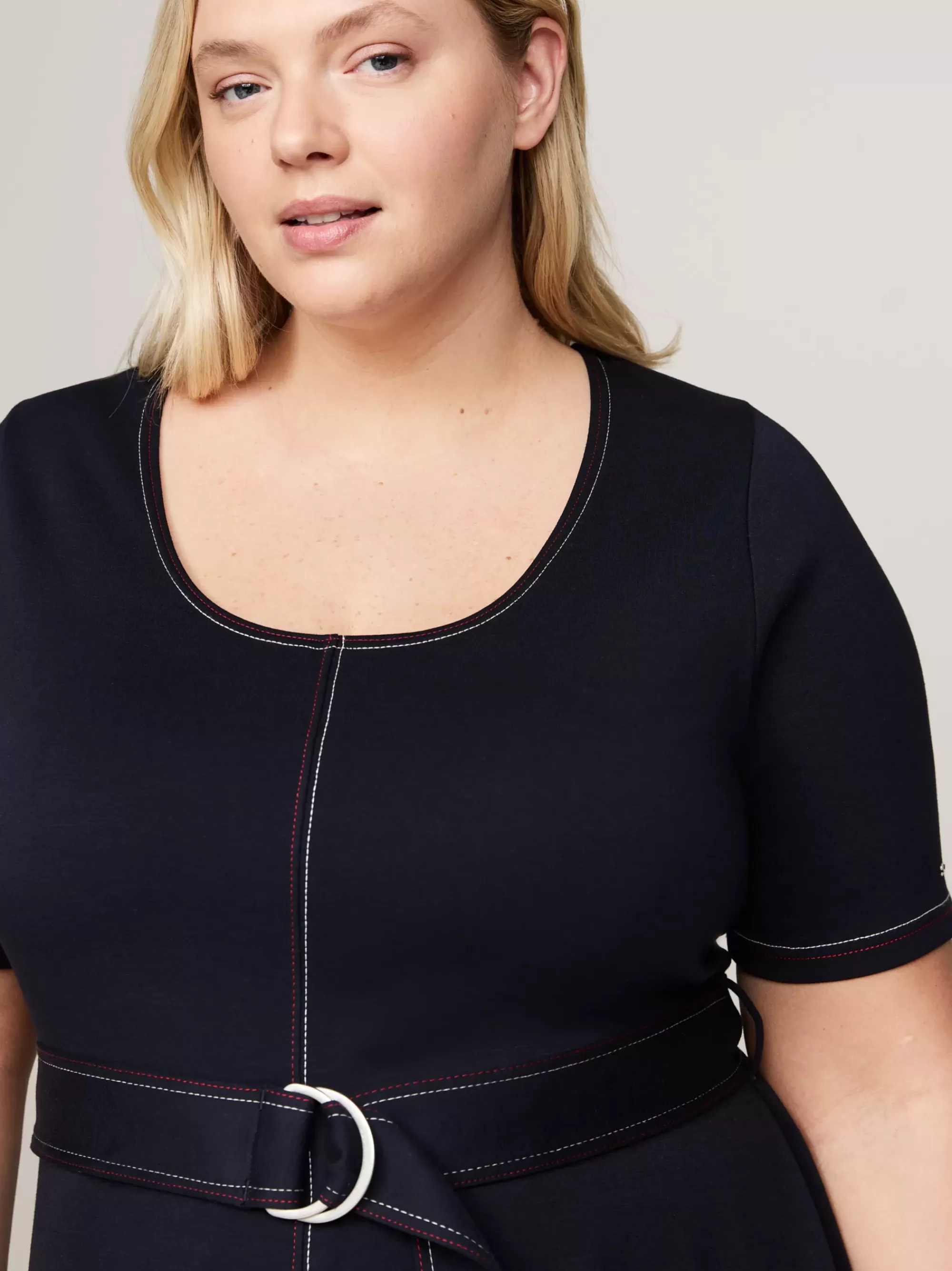 Curve Mode & Inclusieve Maten | Jurken*Tommy Hilfiger Curve Midi-jurk Met Diepe Hals En Tailleriem DESERT SKY