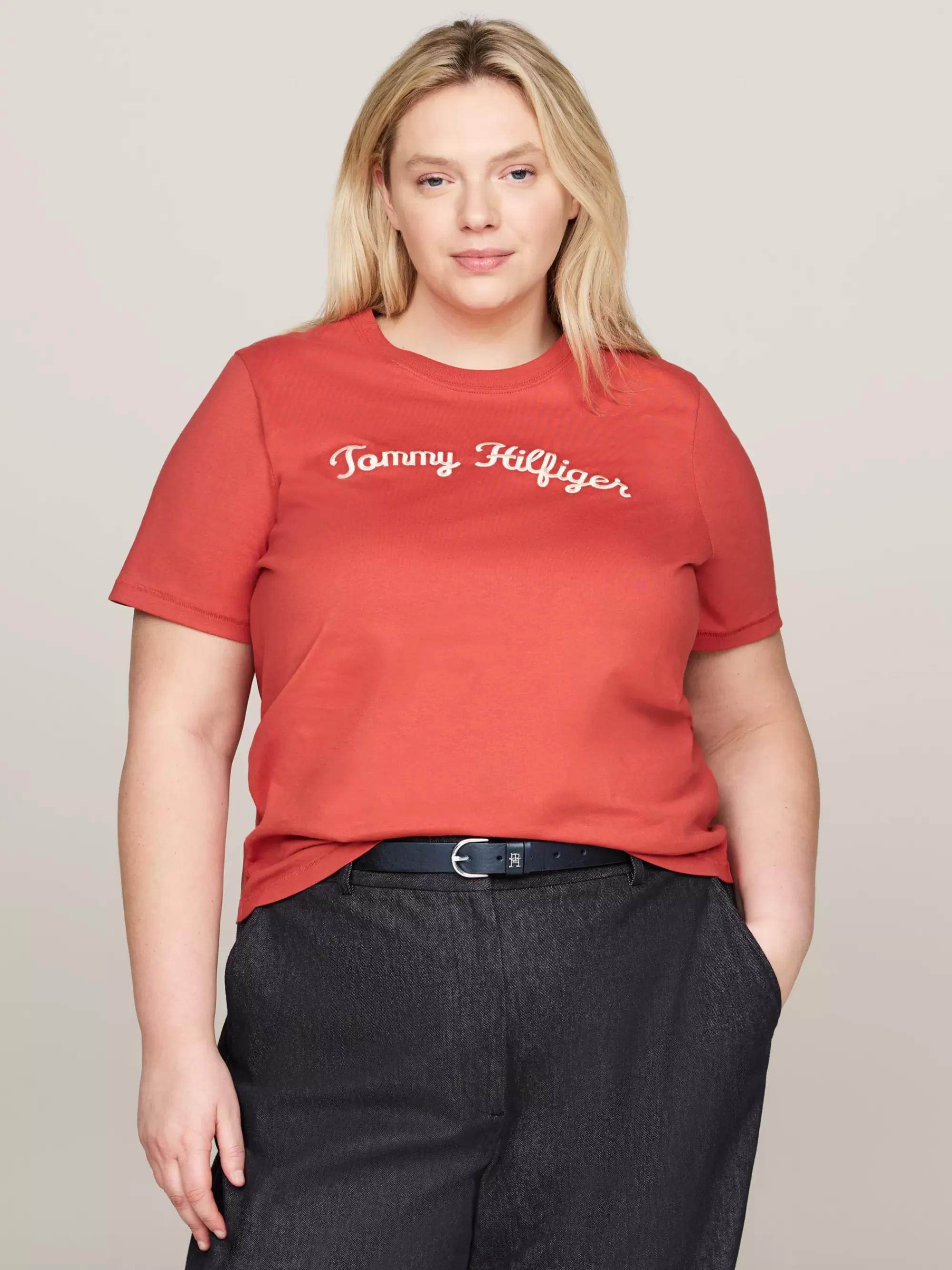 T-Shirts | Curve Mode & Inclusieve Maten*Tommy Hilfiger Curve T-shirt Met Geborduurd Scriptlogo TERRA RED