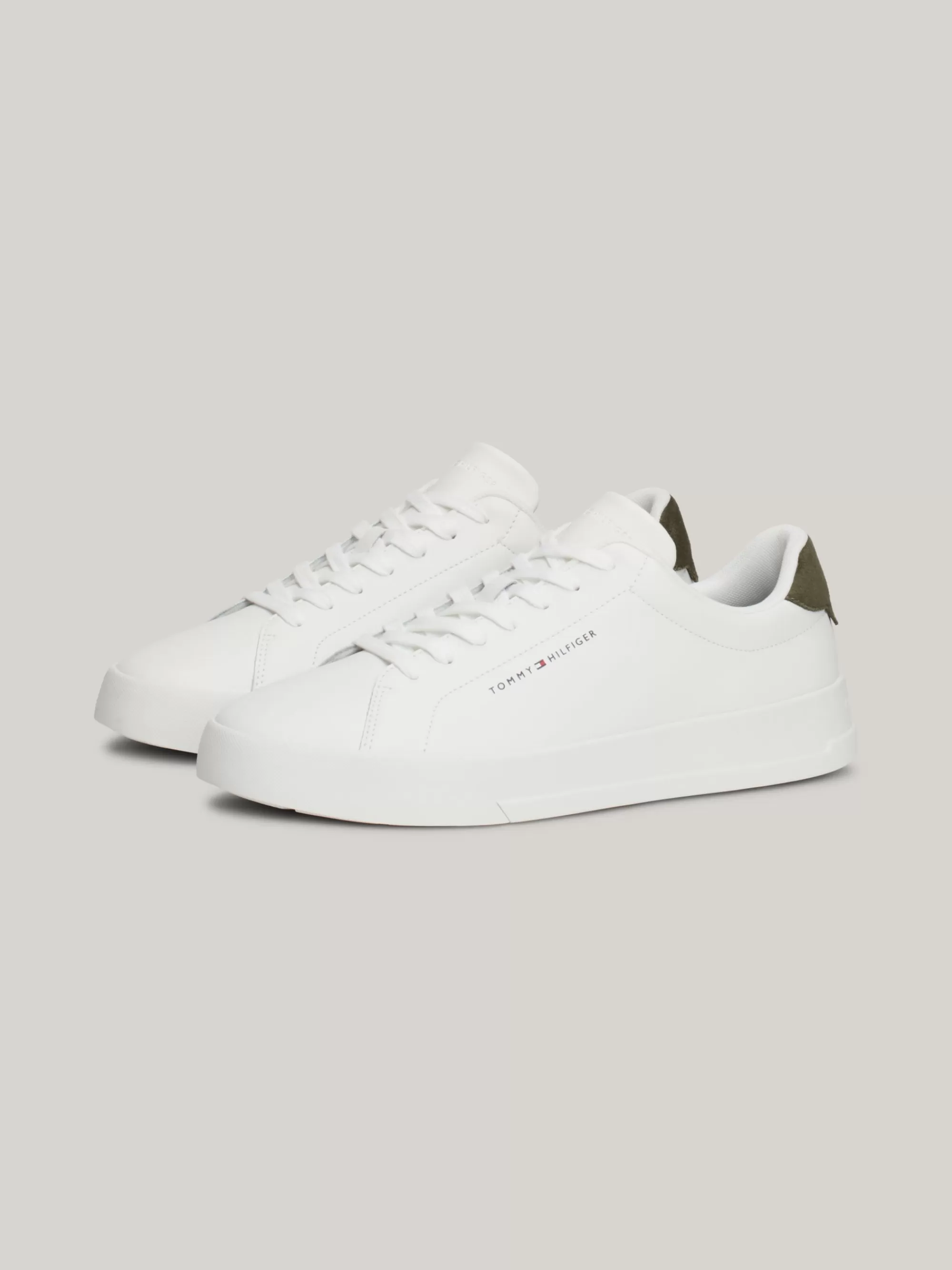 White Trainers | Sneakers*Tommy Hilfiger Essential Court Sneaker Van Gegranuleerd Leer ARMY GREEN