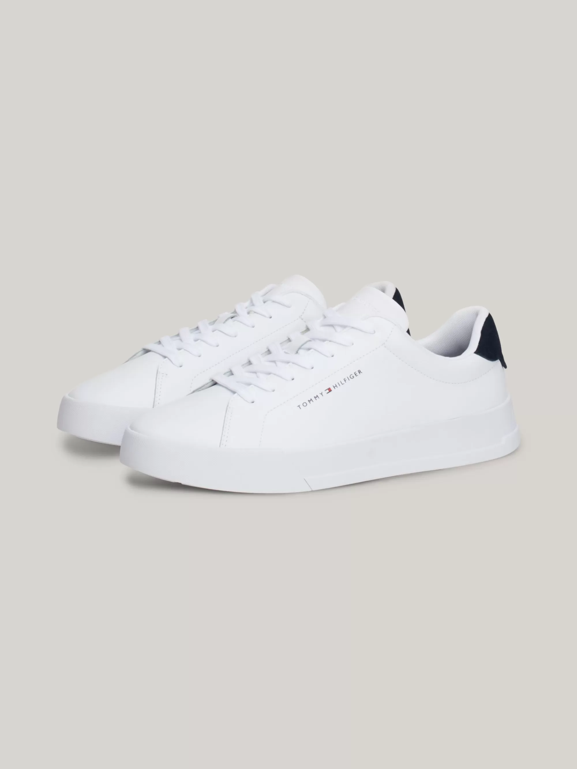 White Trainers | Sneakers*Tommy Hilfiger Essential Court Sneaker Van Gegranuleerd Leer WHITE/DESERT SKY