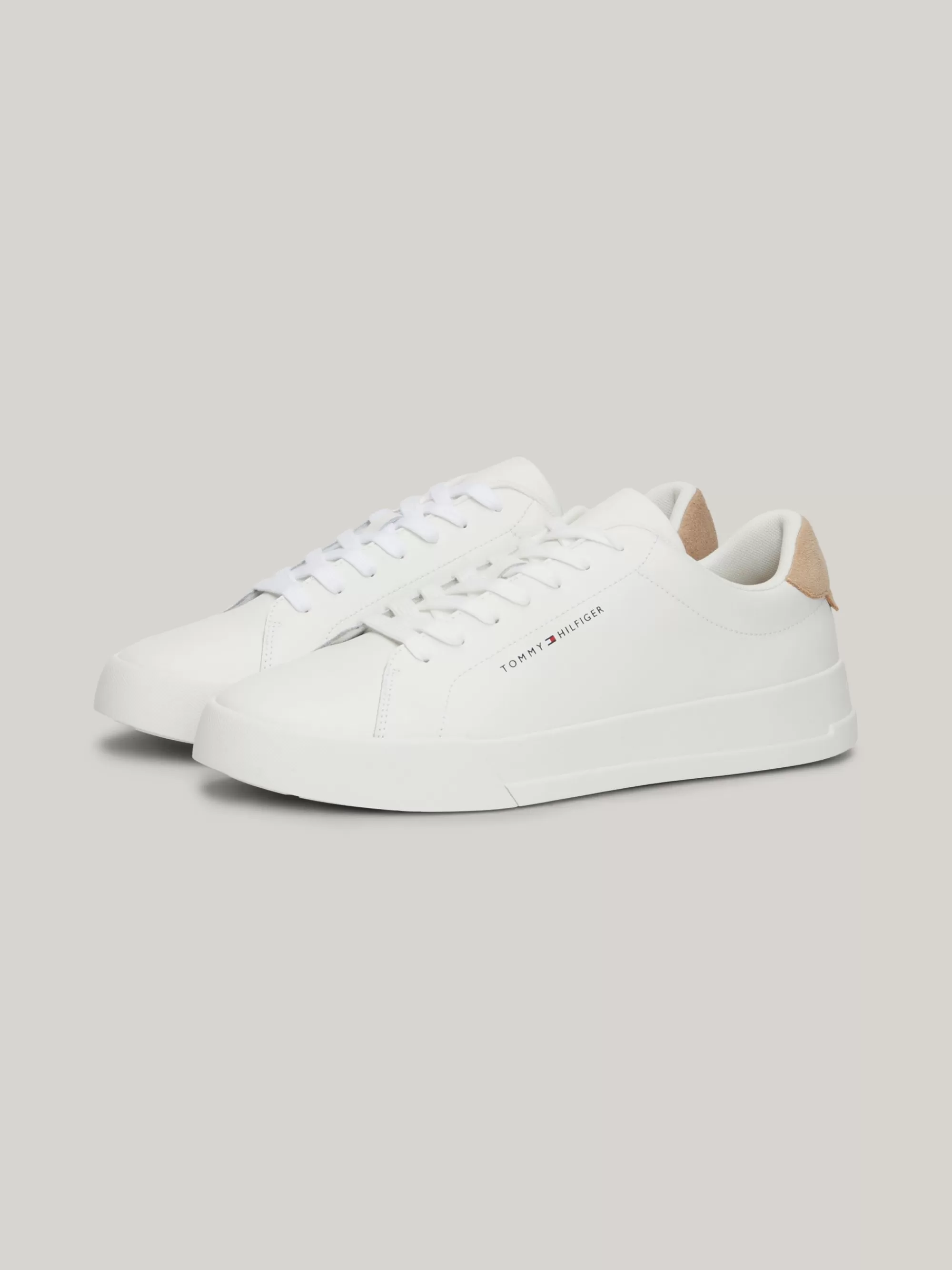 White Trainers | Sneakers*Tommy Hilfiger Essential Court Sneaker Van Gegranuleerd Leer ECRU