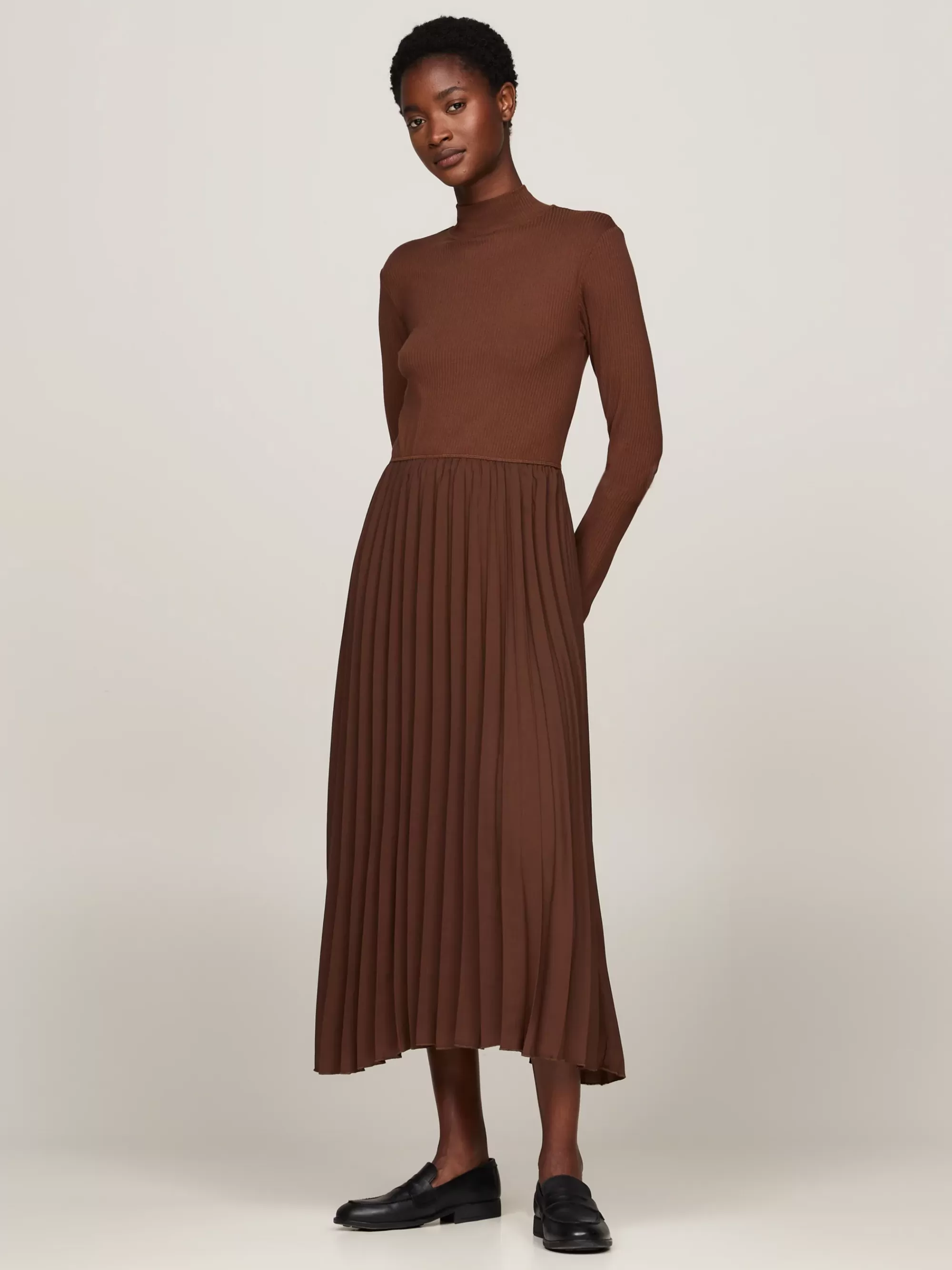 Jurken*Tommy Hilfiger Geplooide Midi-jurk Met Opstaande Hals LEGACY BROWN