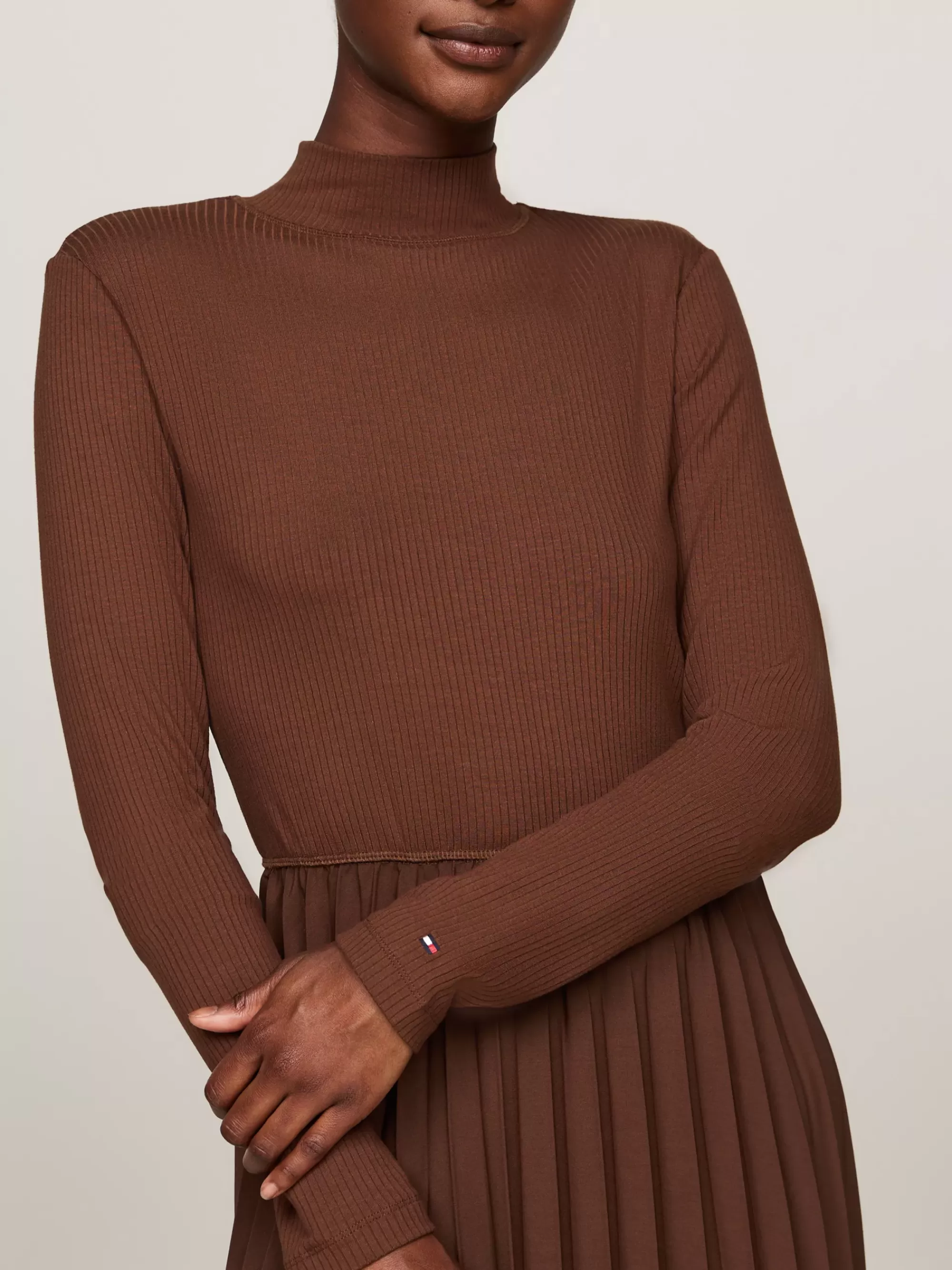 Jurken*Tommy Hilfiger Geplooide Midi-jurk Met Opstaande Hals LEGACY BROWN