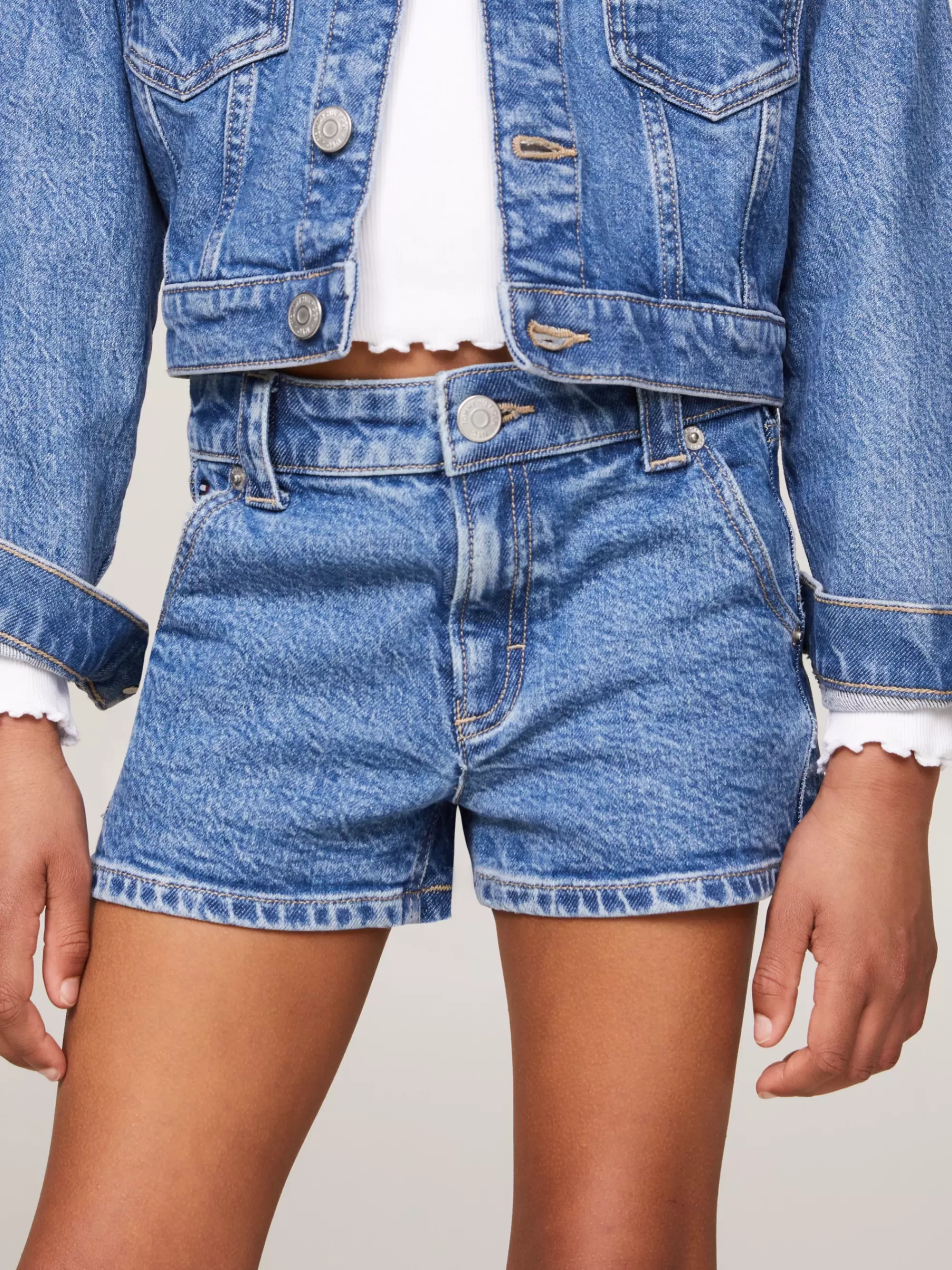 Broeken & Rokken*Tommy Hilfiger Girlfriend Straight Fit Denim Short MIDSALTPEPPER