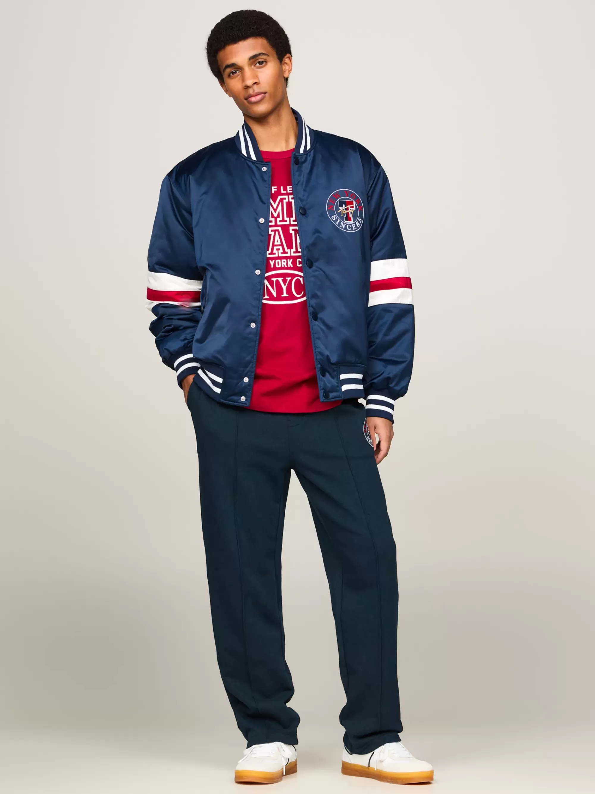 Broeken*Tommy Hilfiger Jogger Met Geborduurd Varsity Explorer-logo DARK NIGHT NAVY