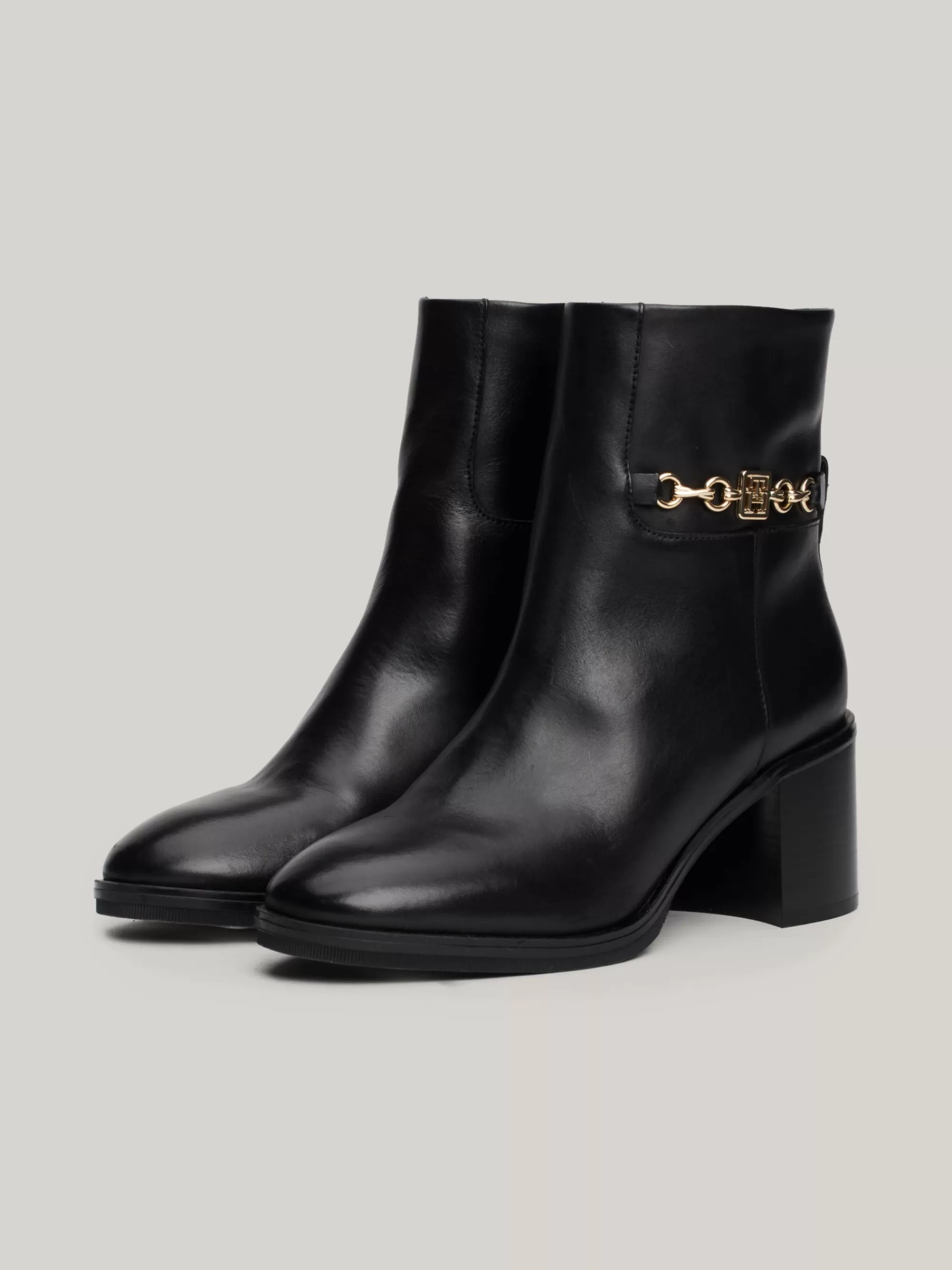Laarzen & Enkellaarzen*Tommy Hilfiger Laars Van Leer Met Blokhak En Kettingdetail BLACK