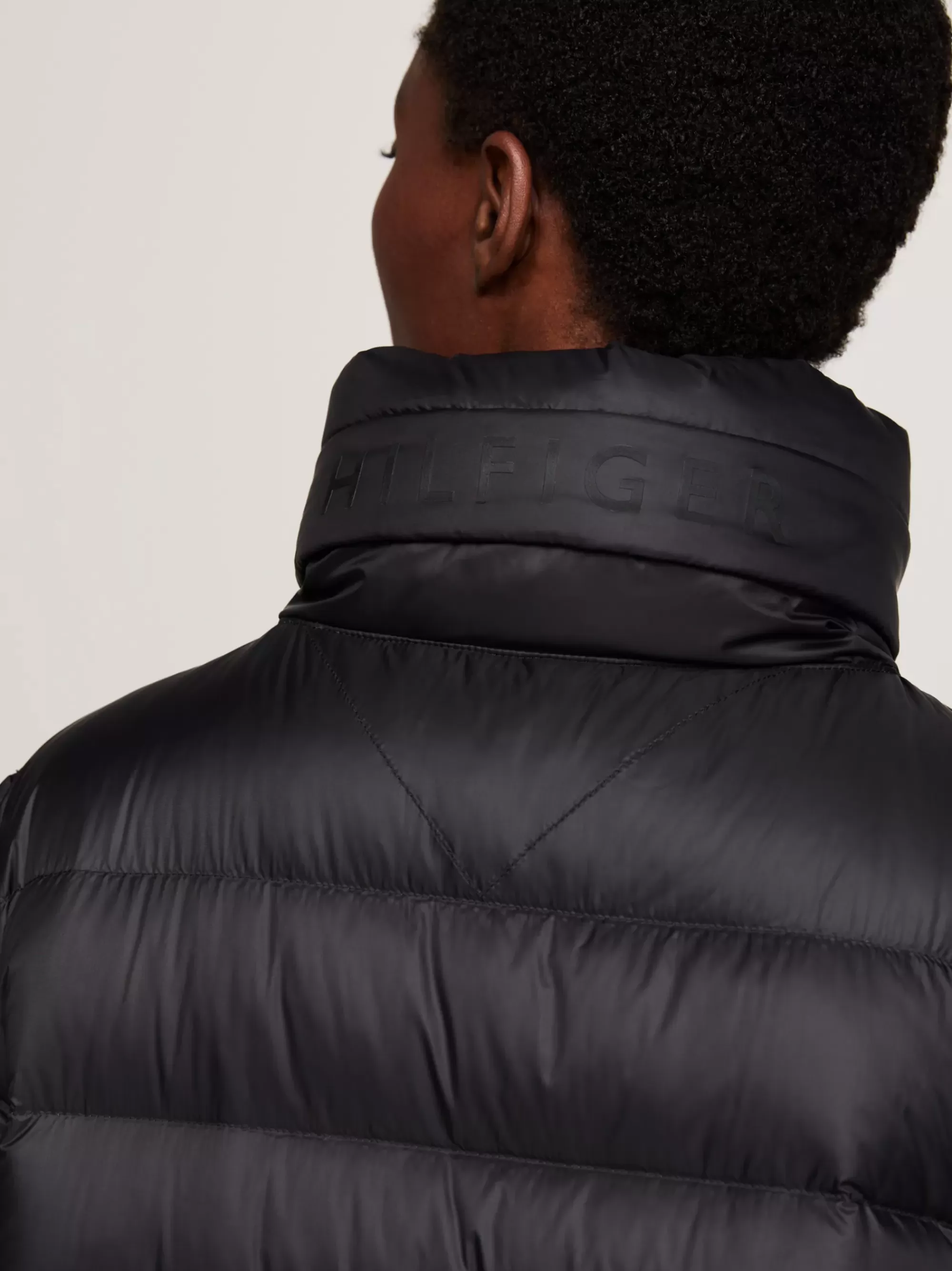 Jassen & Jacks*Tommy Hilfiger Lange Donsjas Met Opvouwbare Capuchon BLACK