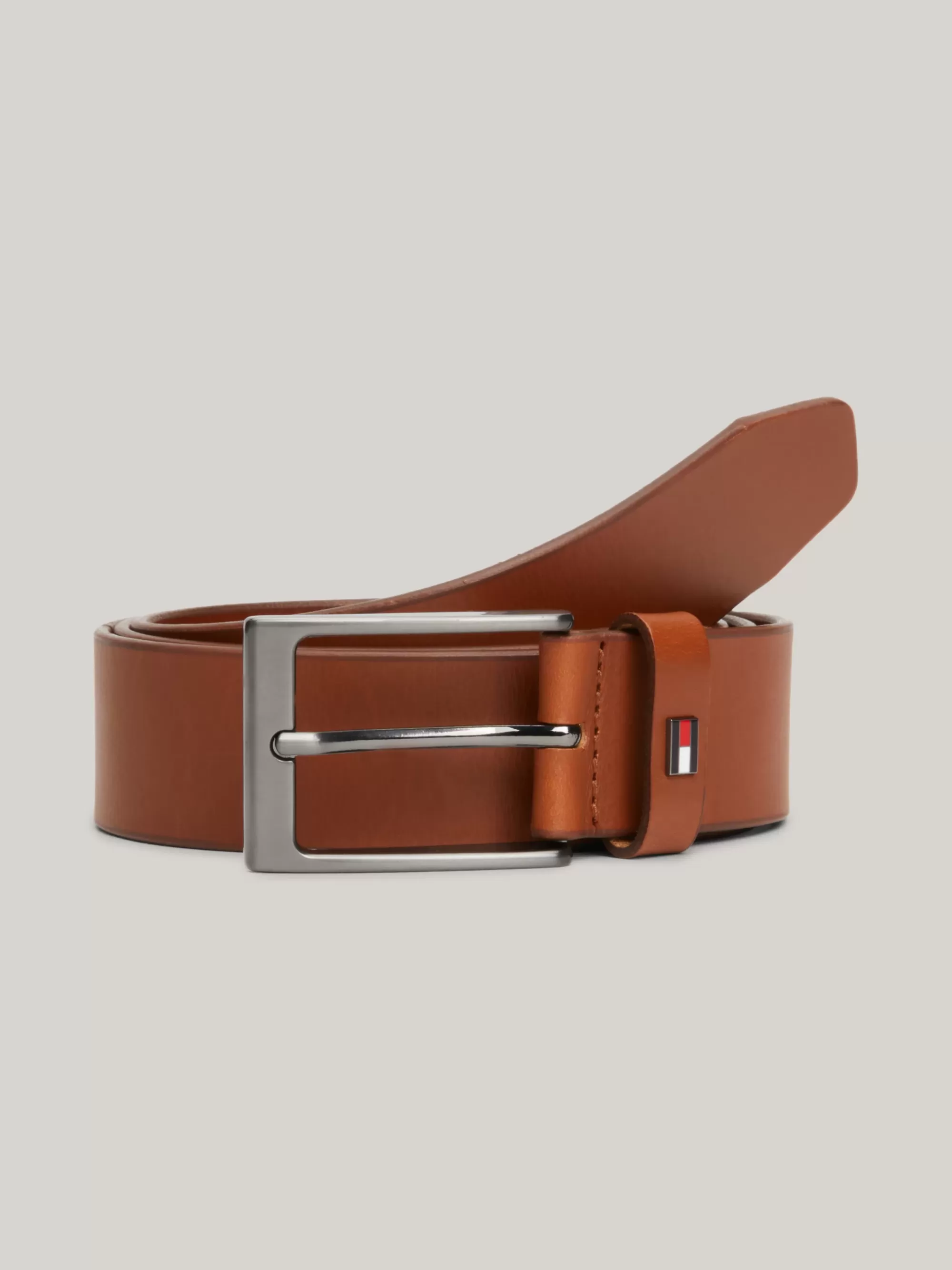 Riemen*Tommy Hilfiger Layton Leren Riem Met Geëmailleerde Vlag COGNAC
