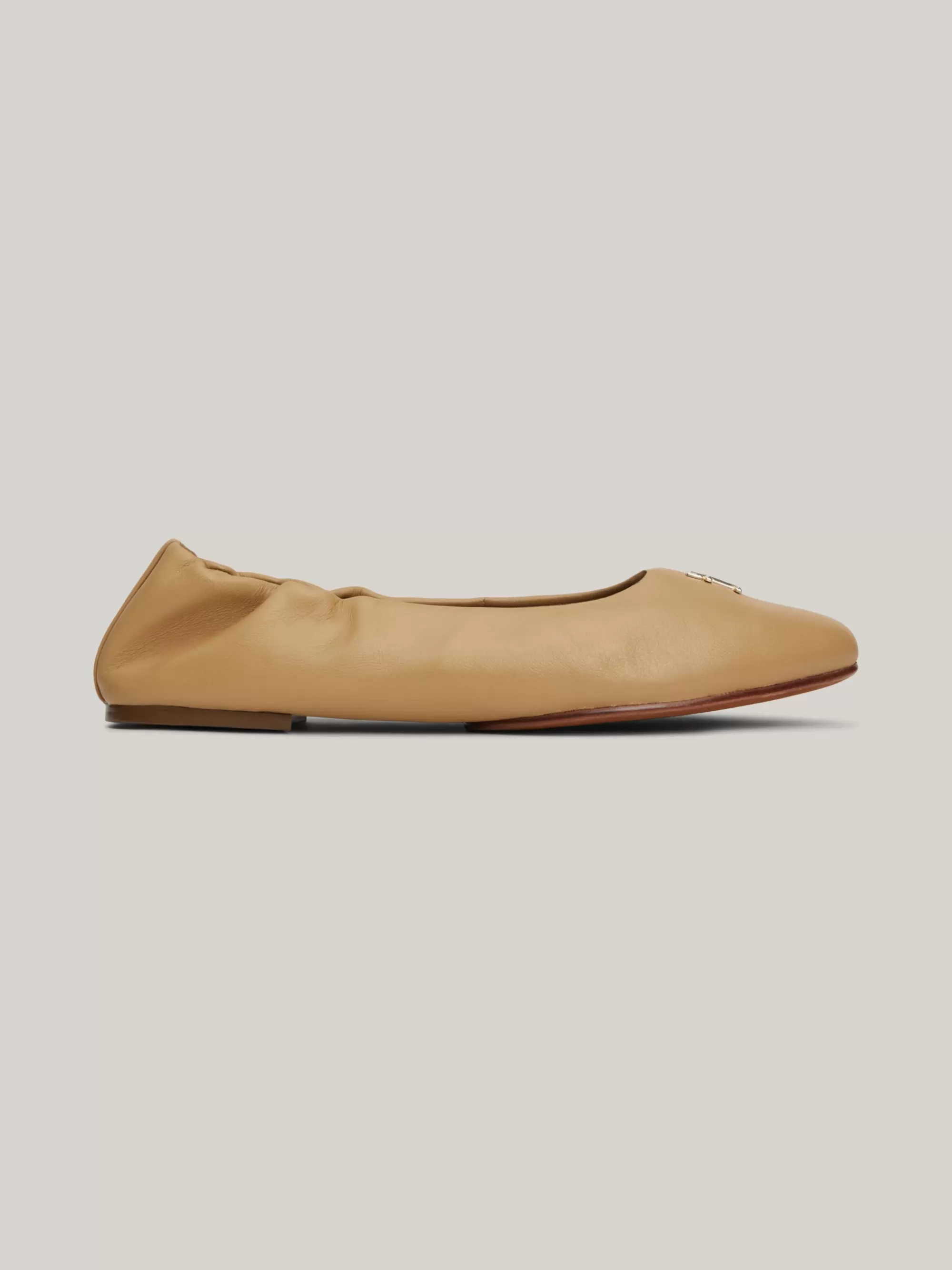 Ballerina's | Platte Schoenen*Tommy Hilfiger Leren Ballerina Met Metalen TH-monogram CLASSIC KHAKI