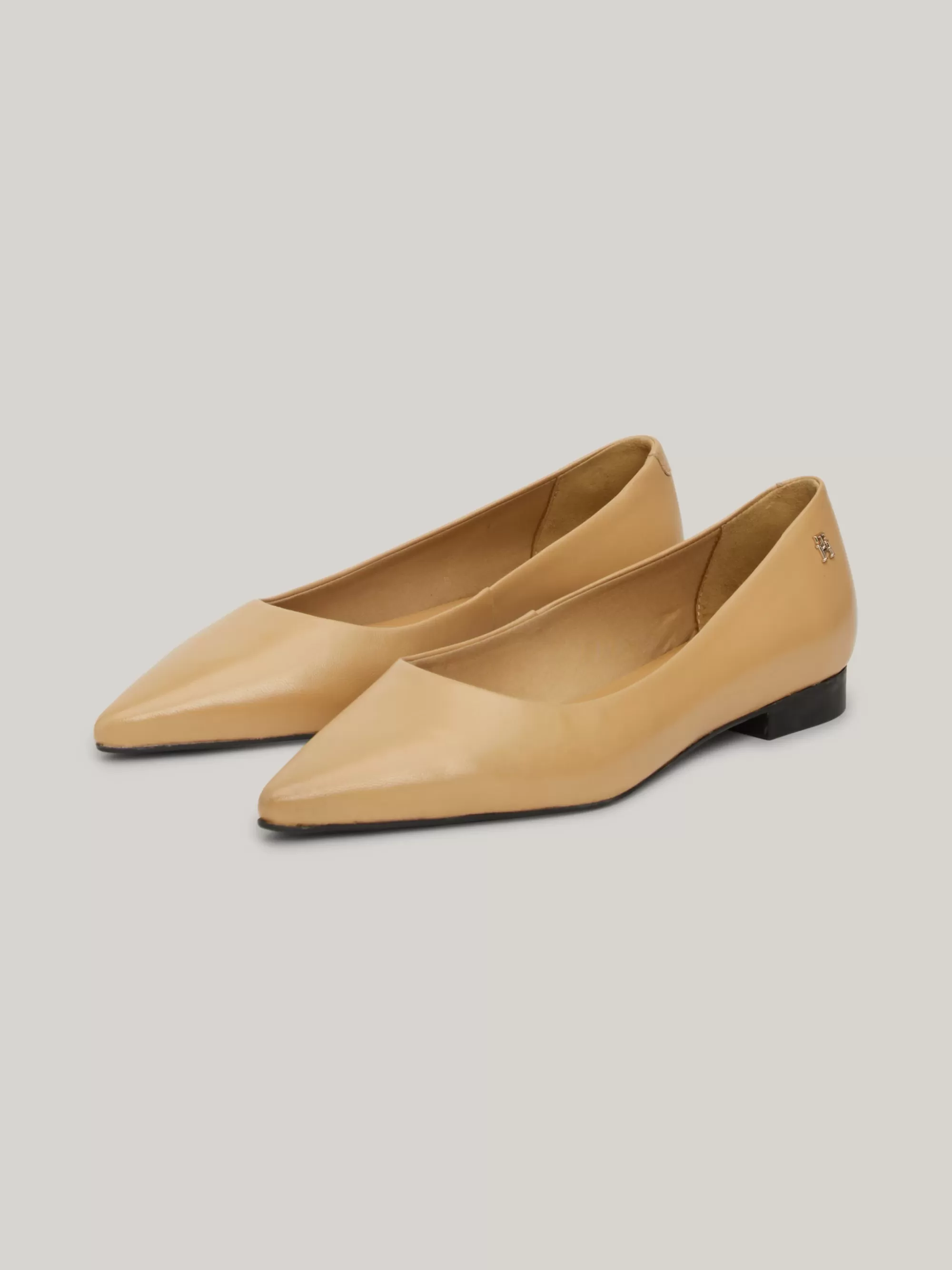 Ballerina's | Platte Schoenen*Tommy Hilfiger Leren Ballerina Met Spitse Neus En Monogram CLASSIC KHAKI