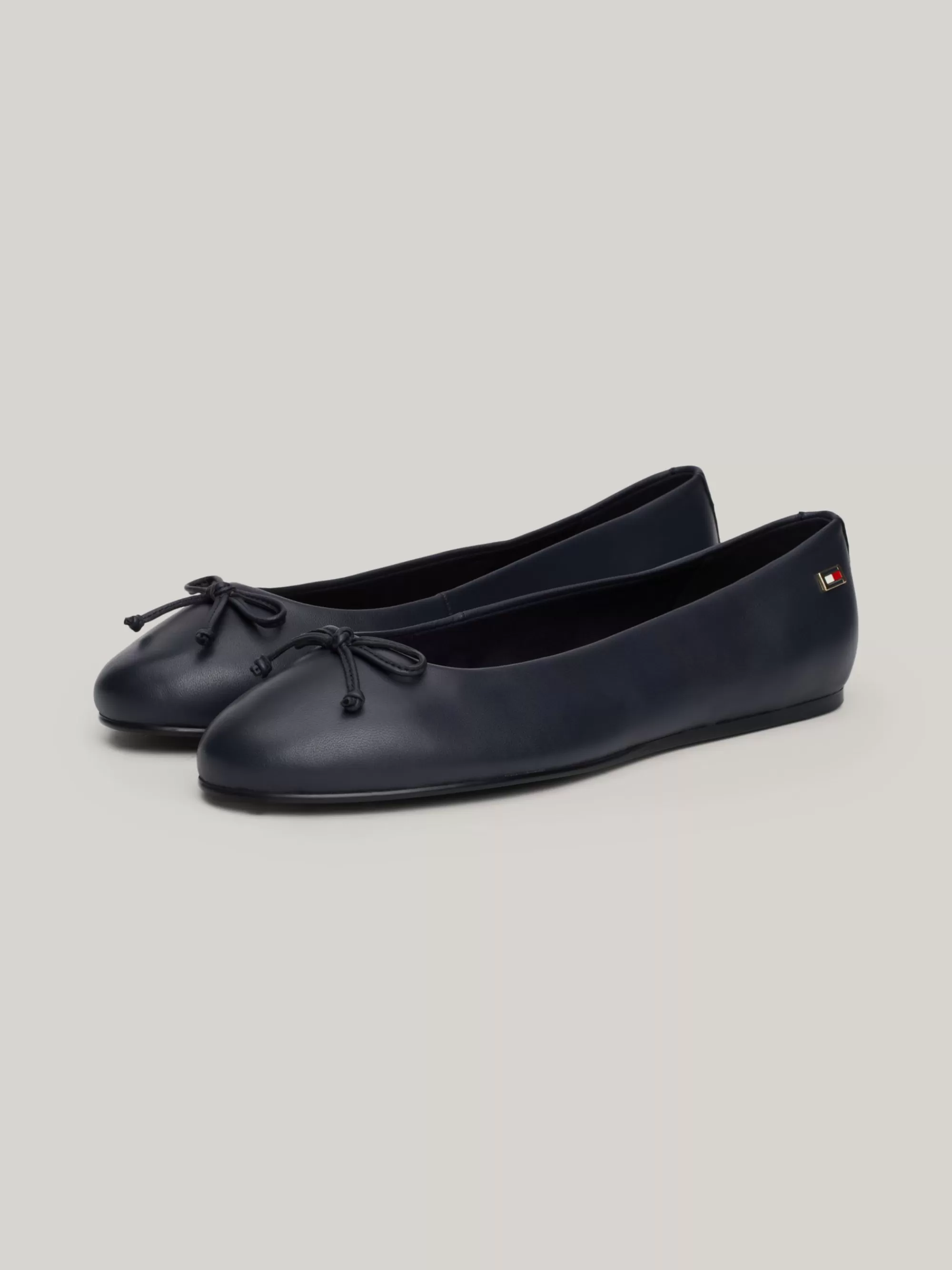 Ballerina's | Platte Schoenen*Tommy Hilfiger Leren Ballerina Met Strik En Emaille Vlag SPACE BLUE