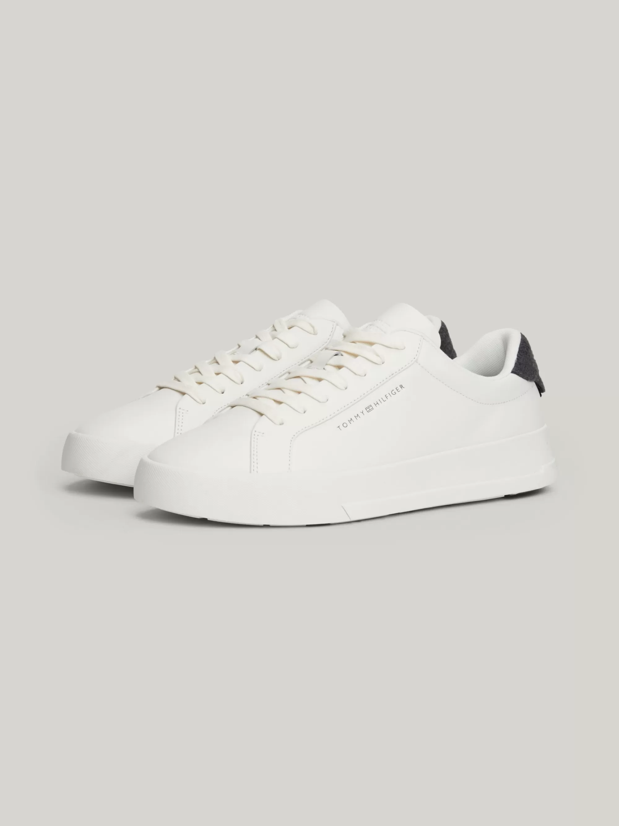 White Trainers | Sneakers*Tommy Hilfiger Leren Court Sneaker Met Contrasthiel ECRU