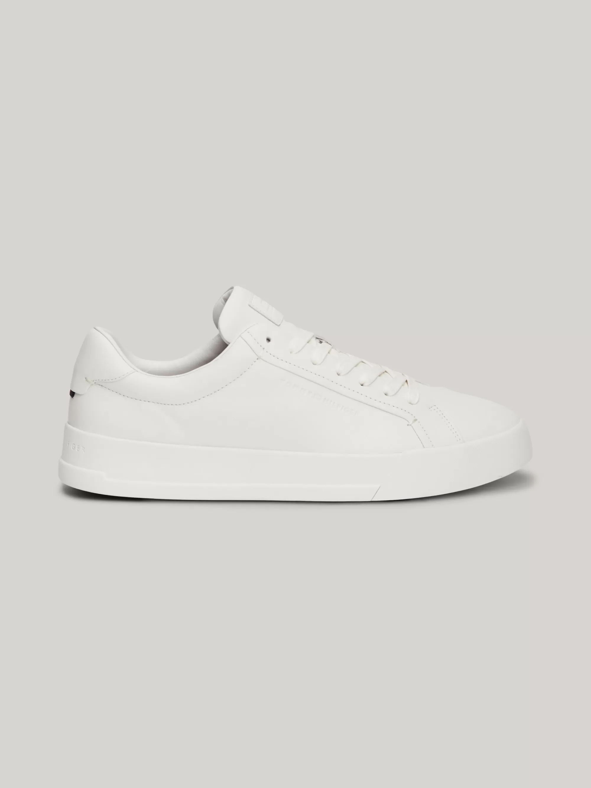 White Trainers | Sneakers*Tommy Hilfiger Leren Court Sneaker Met Logo En Chunky Zool ECRU
