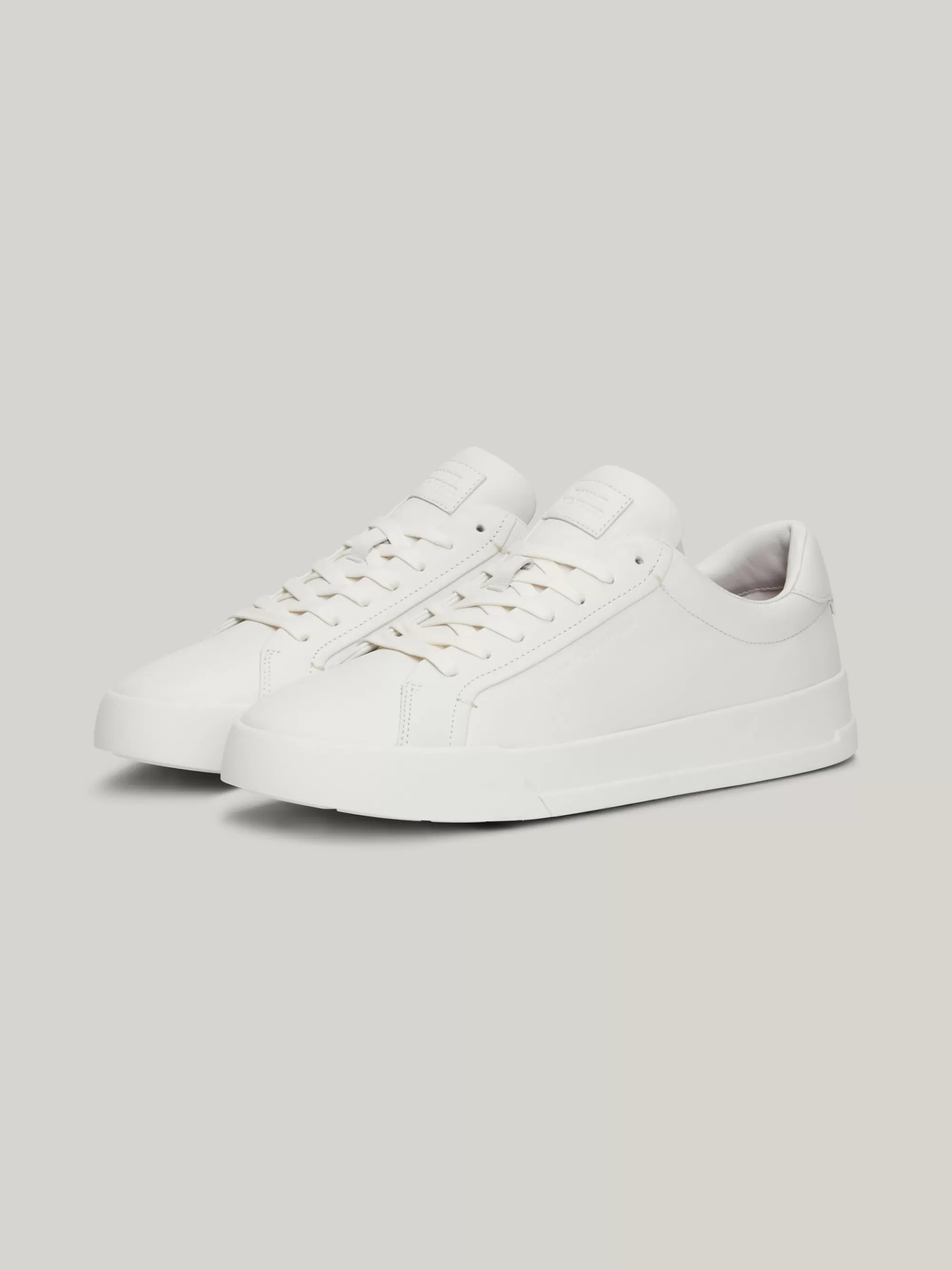 White Trainers | Sneakers*Tommy Hilfiger Leren Court Sneaker Met Logo En Chunky Zool ECRU