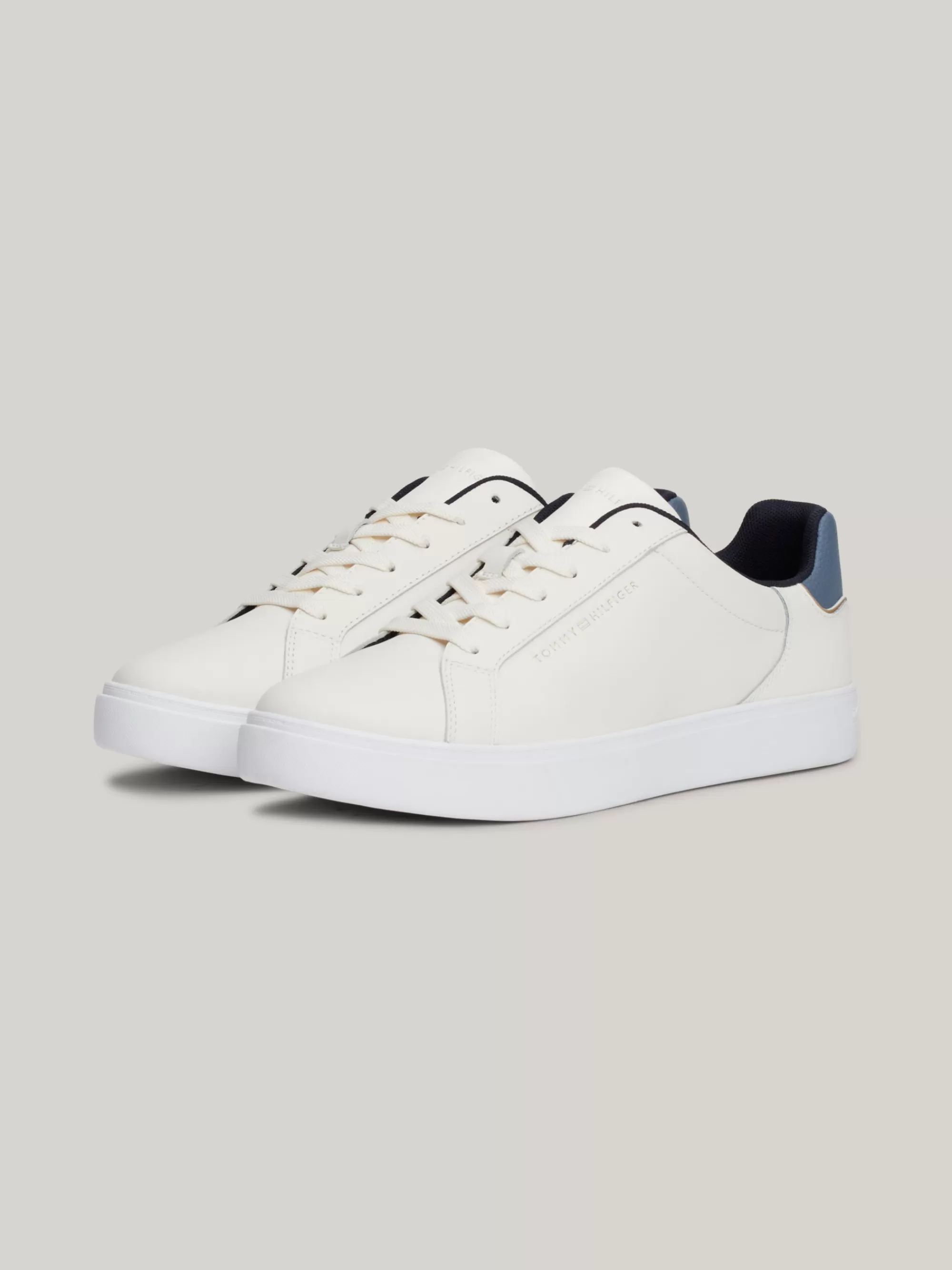 Sneakers*Tommy Hilfiger Leren Court Sneaker Met Metallic Logo ANCIENT WHITE