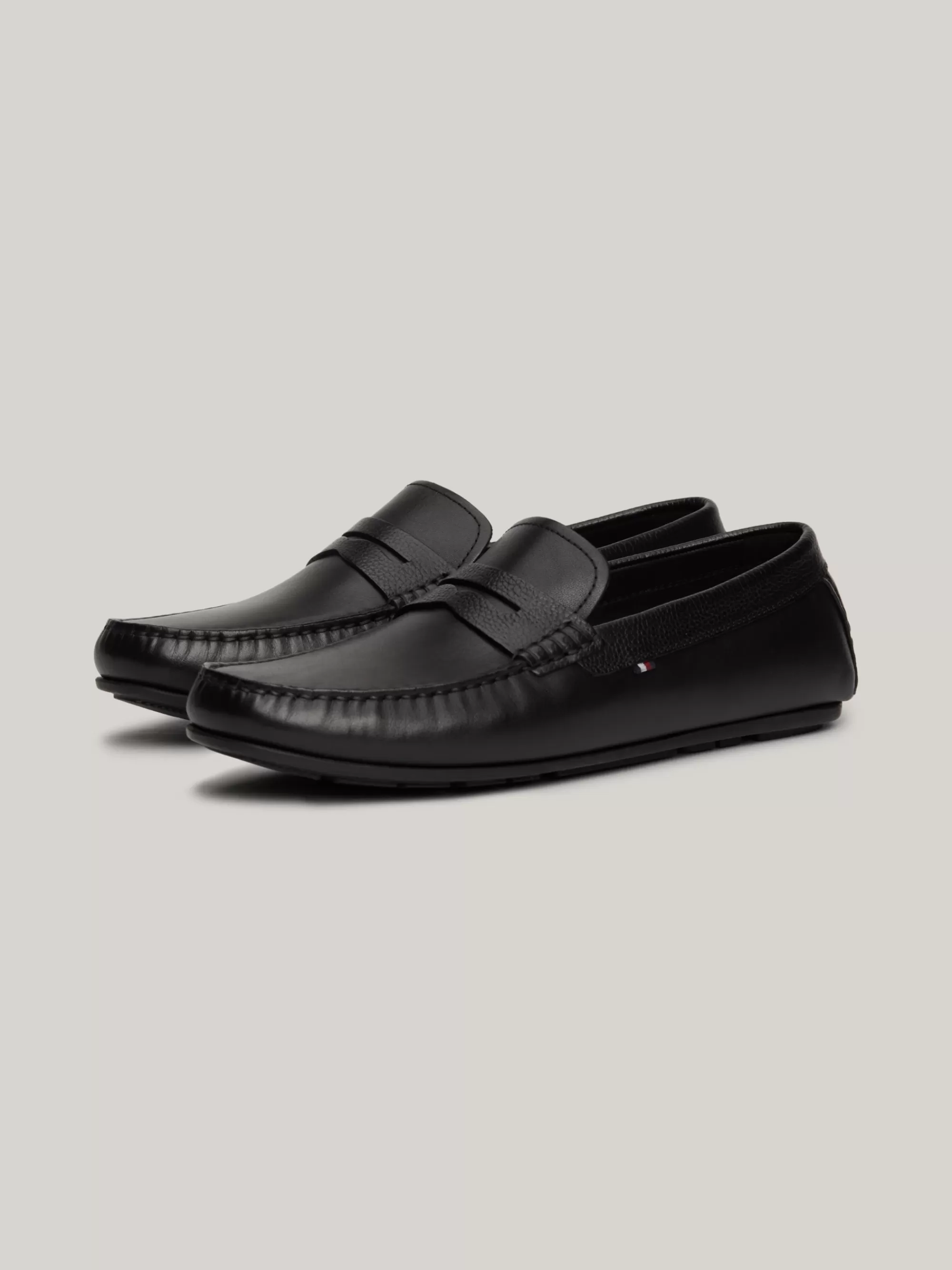 Instappers | Lage Schoenen*Tommy Hilfiger Leren Mocassin Met Rubberen Vlag BLACK