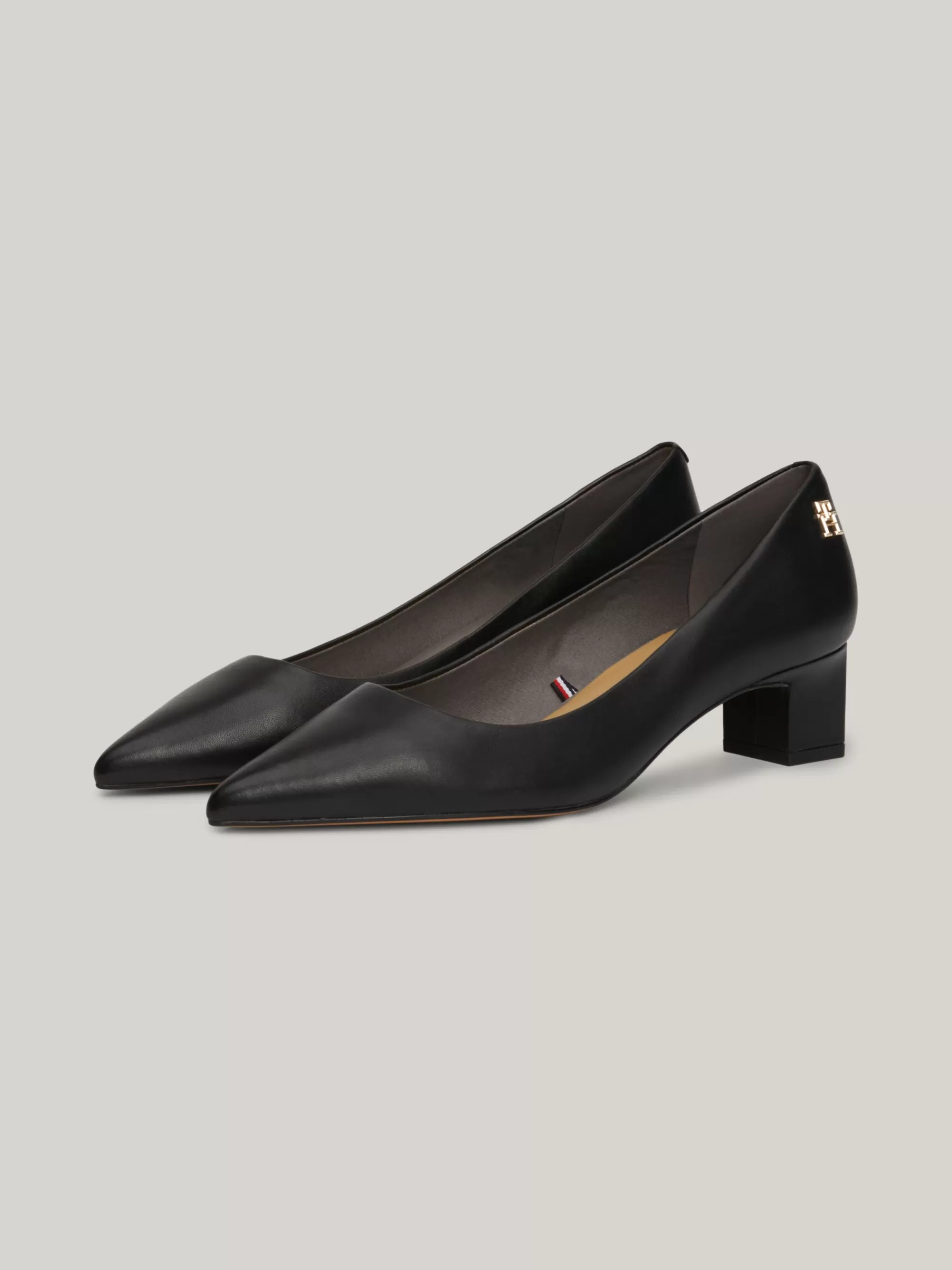 Pumps*Tommy Hilfiger Leren Pump Met Spitse Neus En TH-monogram BLACK