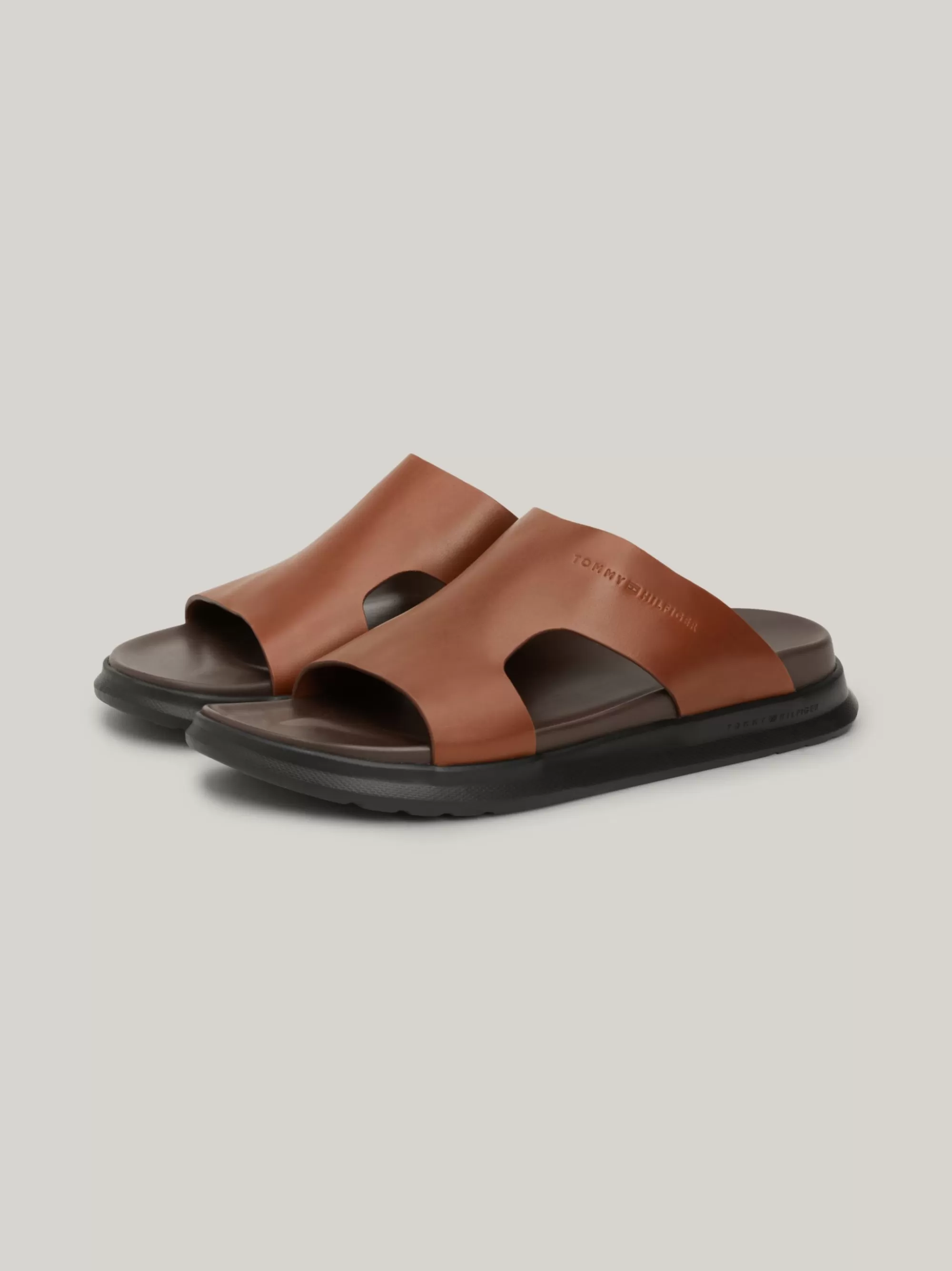 Sandalen & Flip Flops*Tommy Hilfiger Leren Sandaal Met Reliëflogo WINTER COGNAC