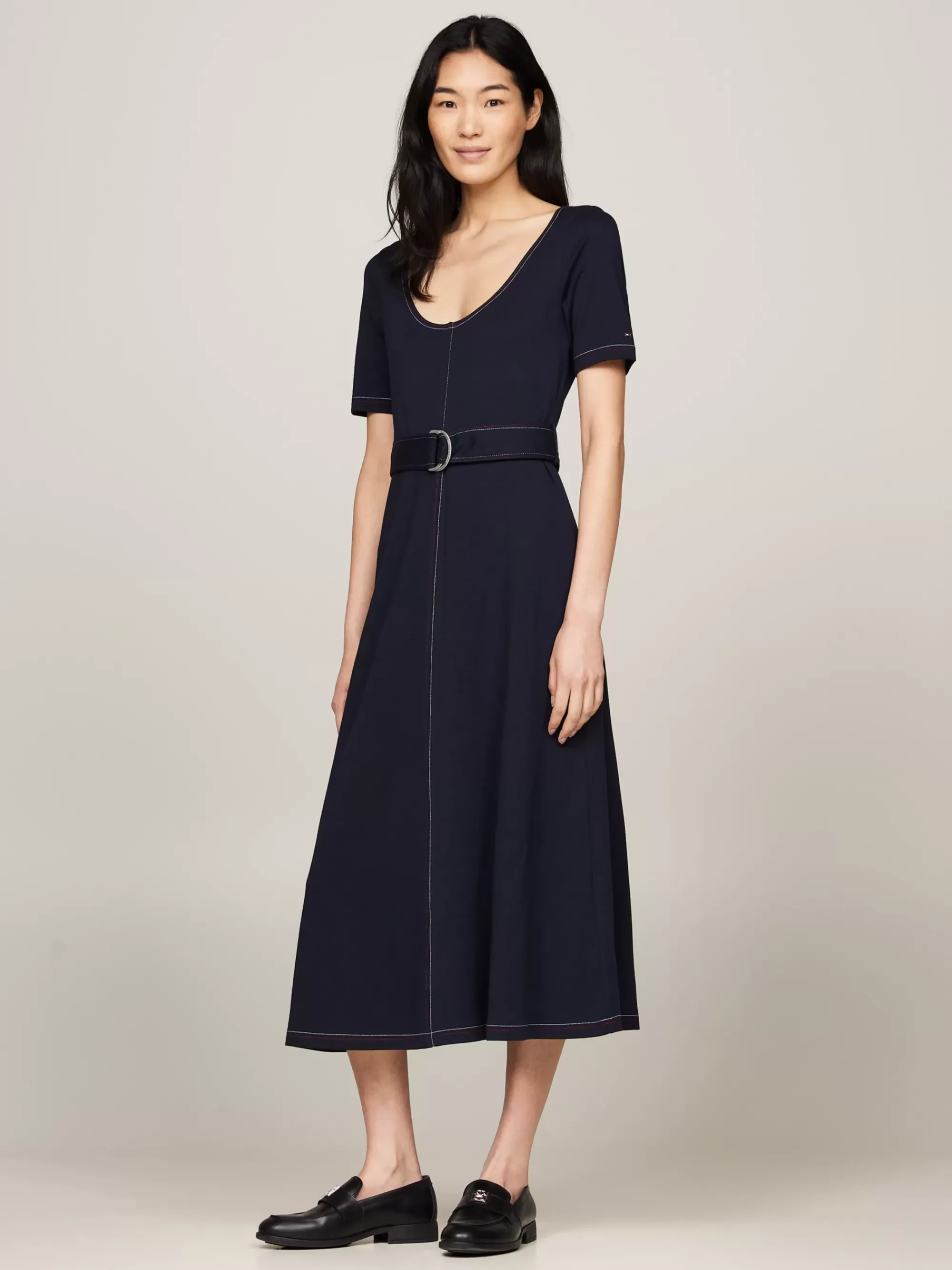 Jurken*Tommy Hilfiger Midi-jurk Met Lage Hals En Ceintuur DESERT SKY