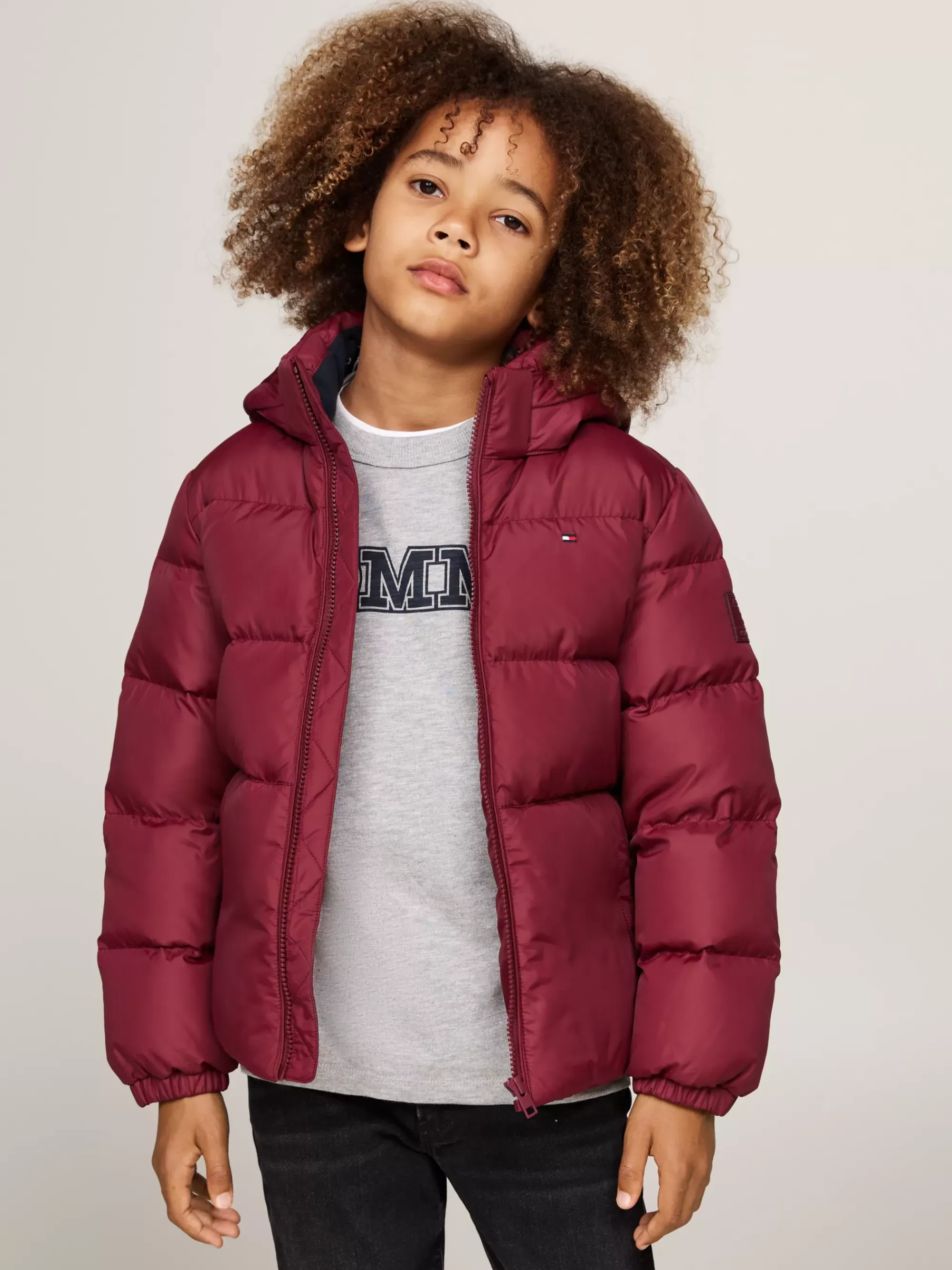 Jassen*Tommy Hilfiger Relaxed Fit Pufferjack Met Dons En Capuchon DEEP ROUGE