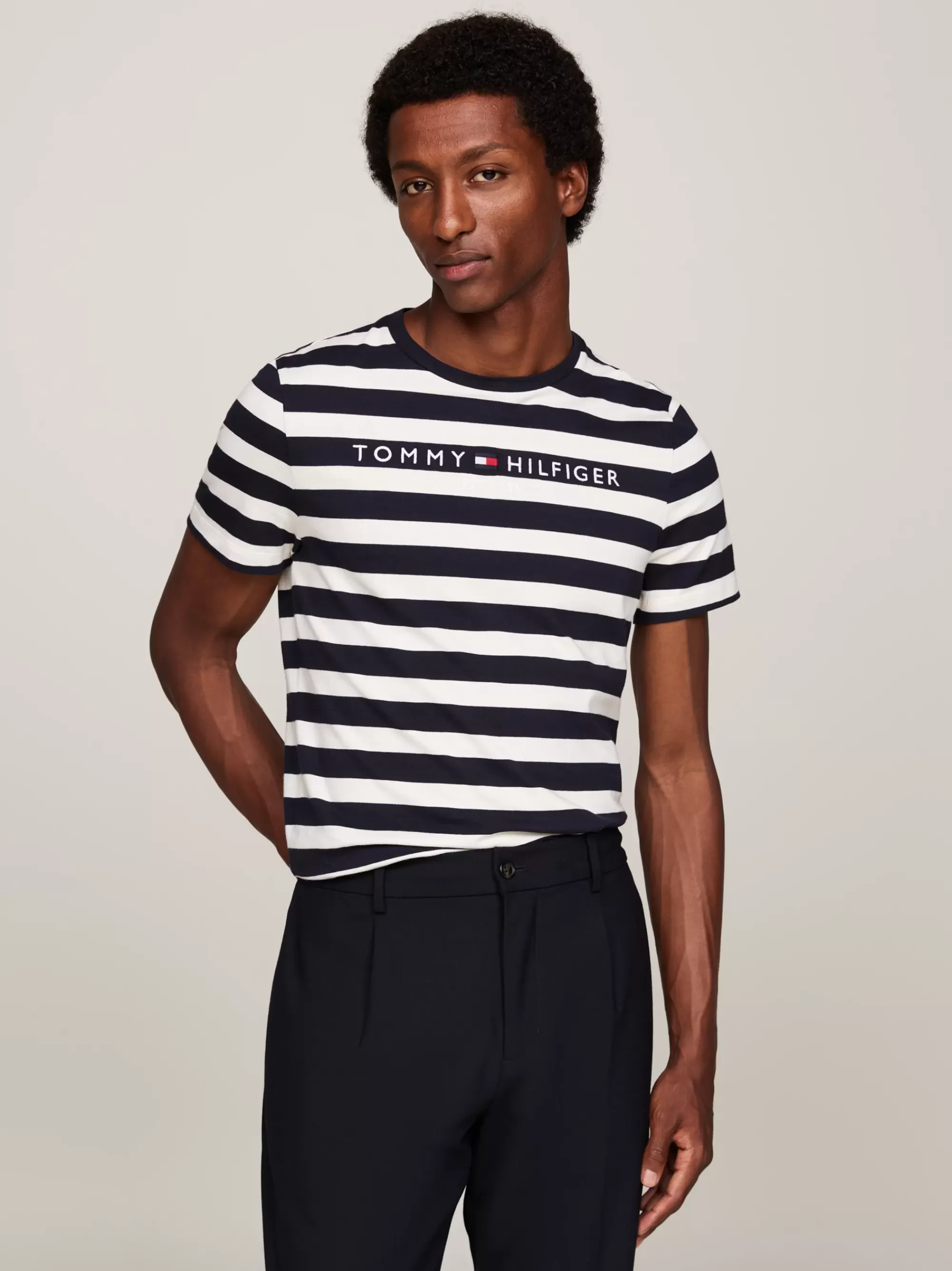 T-Shirts*Tommy Hilfiger Slim Fit T-shirt Met Geborduurd Logo DESERT SKY / IVORY PETAL