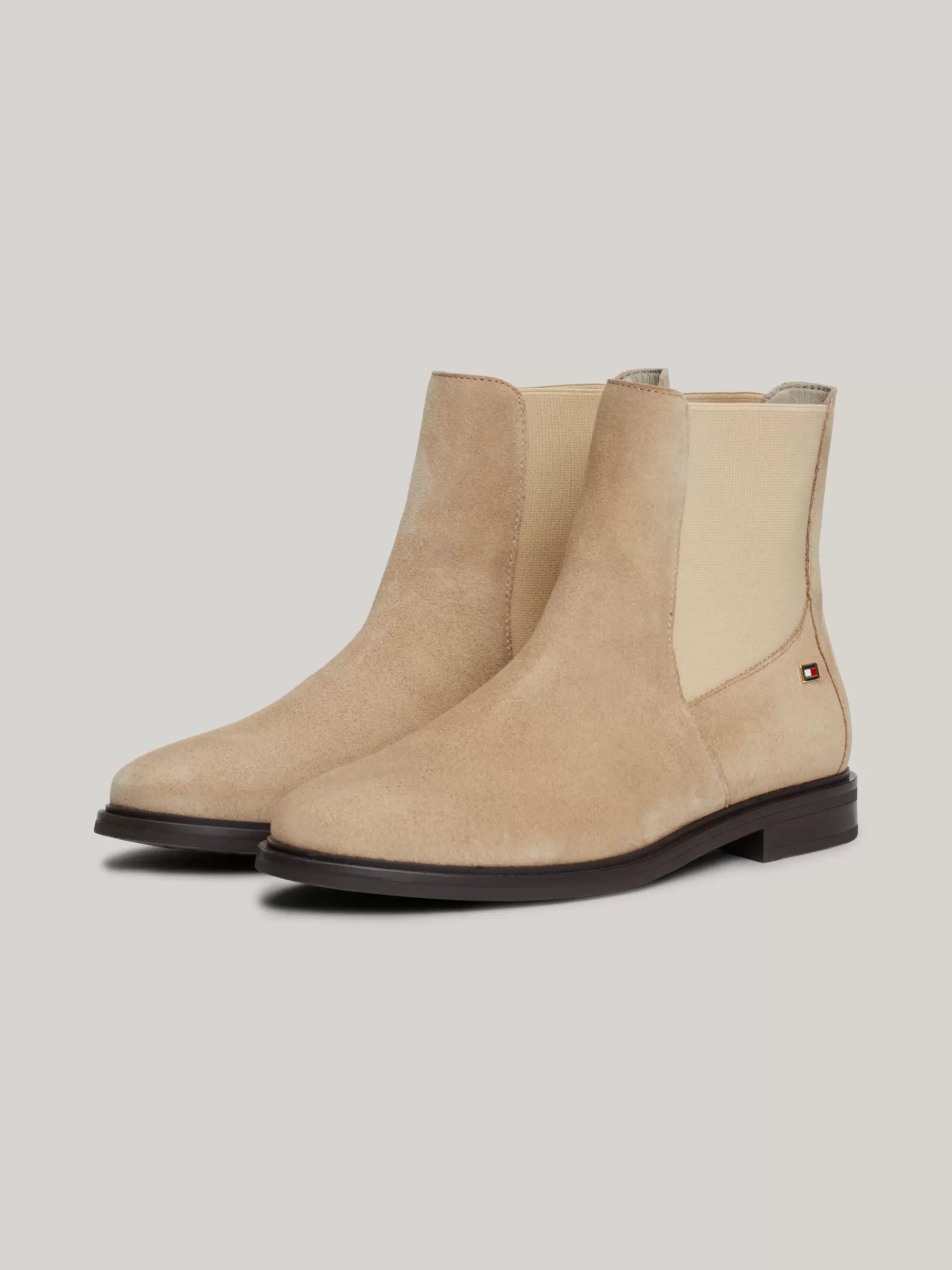 Chelsea Boots | Laarzen & Enkellaarzen*Tommy Hilfiger Suède Chelsea Boot Met Geëmailleerde Vlag BEIGE