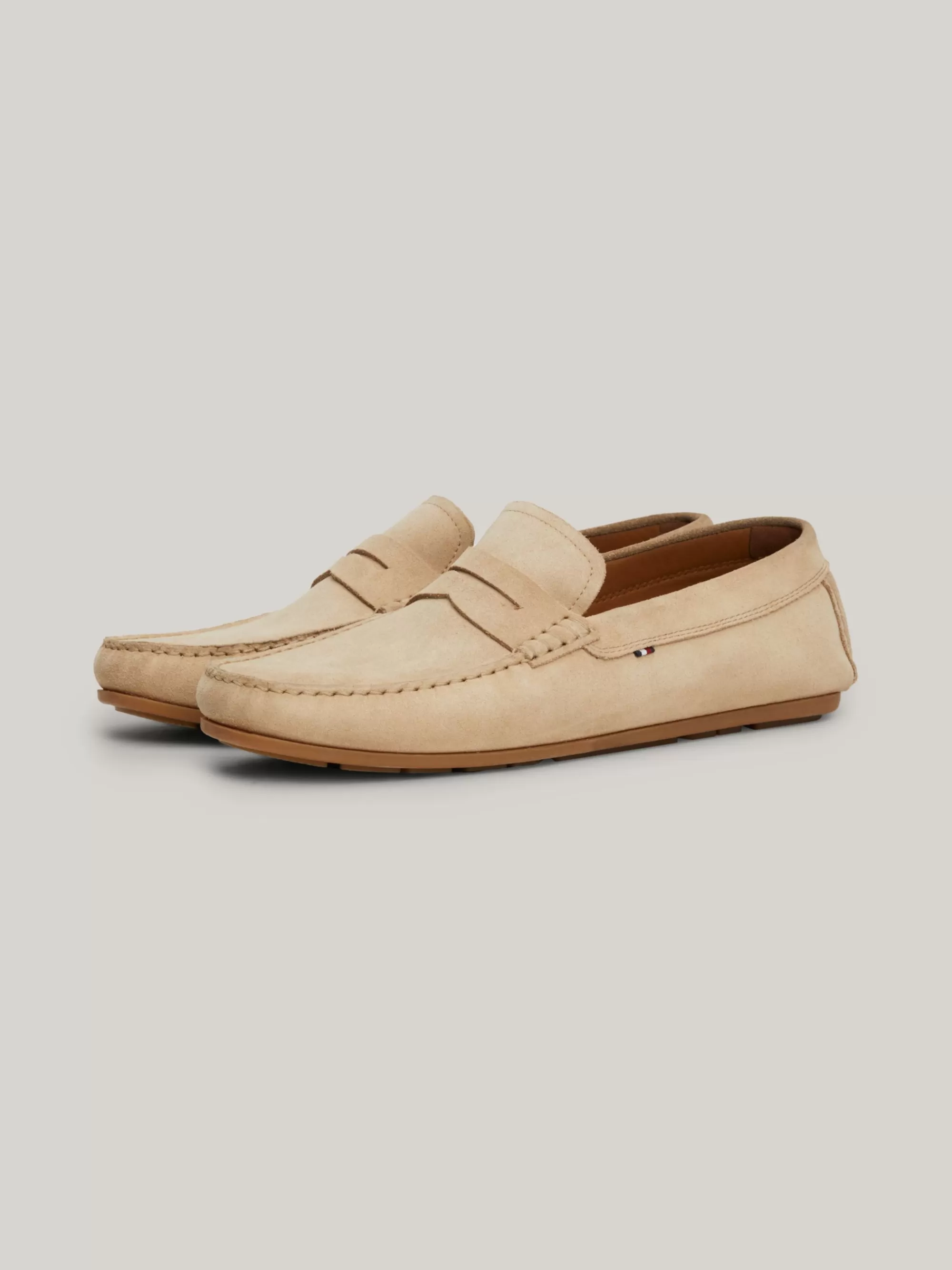 Instappers | Lage Schoenen*Tommy Hilfiger Suède Mocassin Met Profielzool En Vlag BEIGE