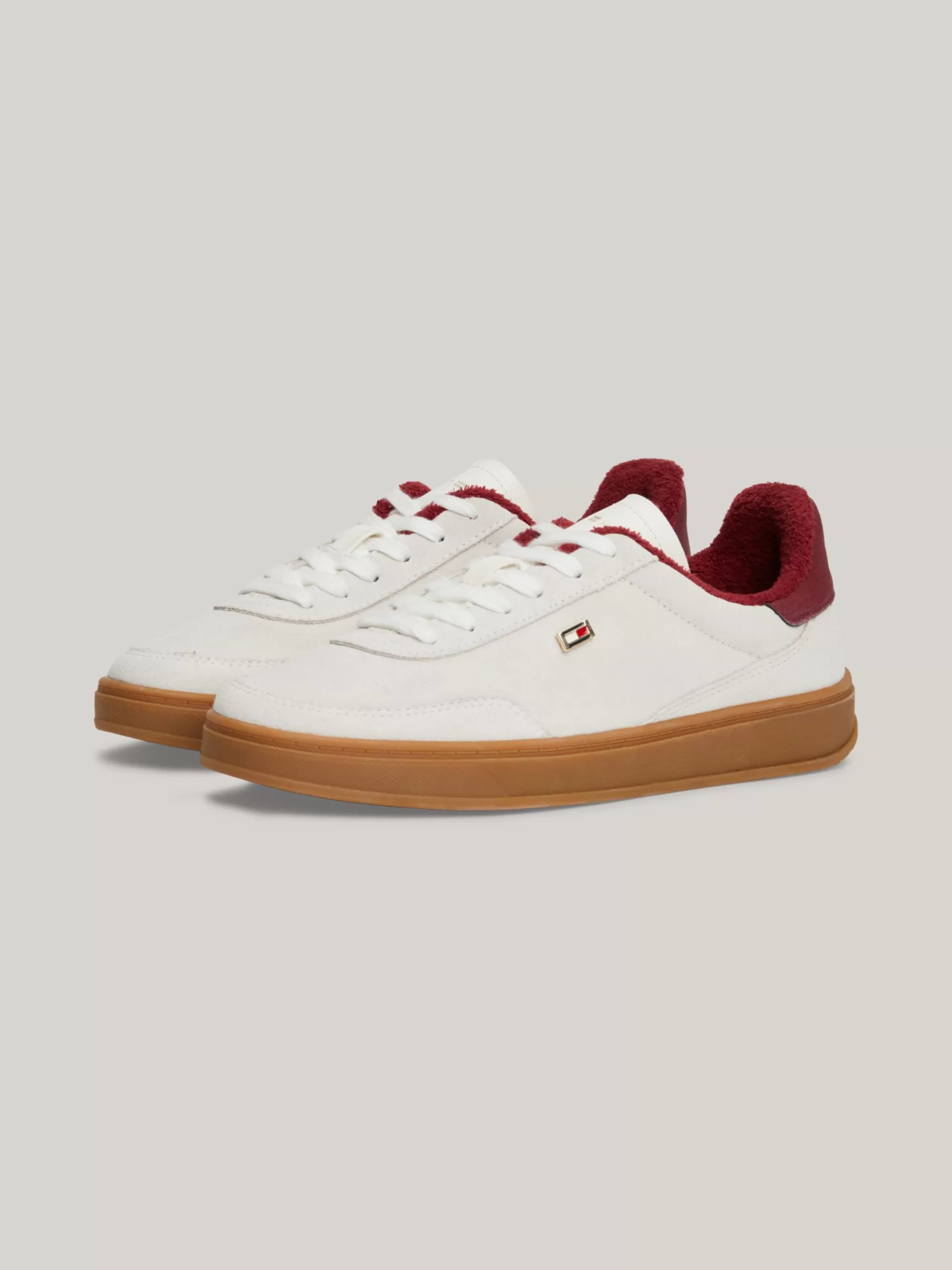 Sneakers*Tommy Hilfiger Suède Sneaker Met Geëmailleerde Vlag ANCIENT WHITE
