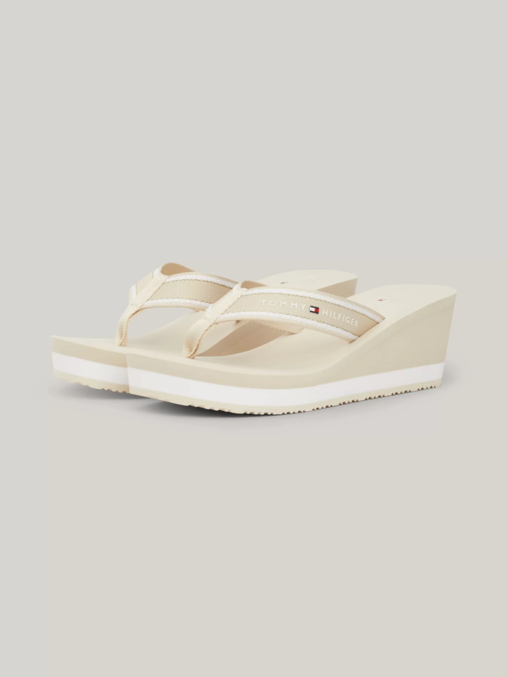 Sandalen*Tommy Hilfiger Teenslipper Met Sleehak En Logo CLASSIC BEIGE