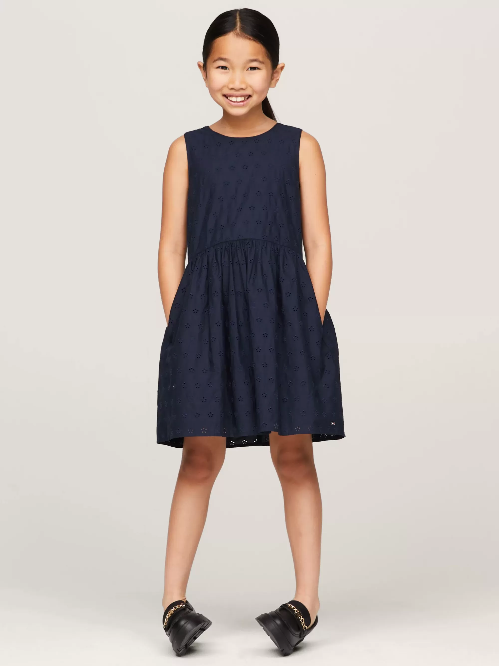 Jurken*Tommy Hilfiger TH Monogram Mouwloze Jurk Met Broderie Anglaise DESERT SKY