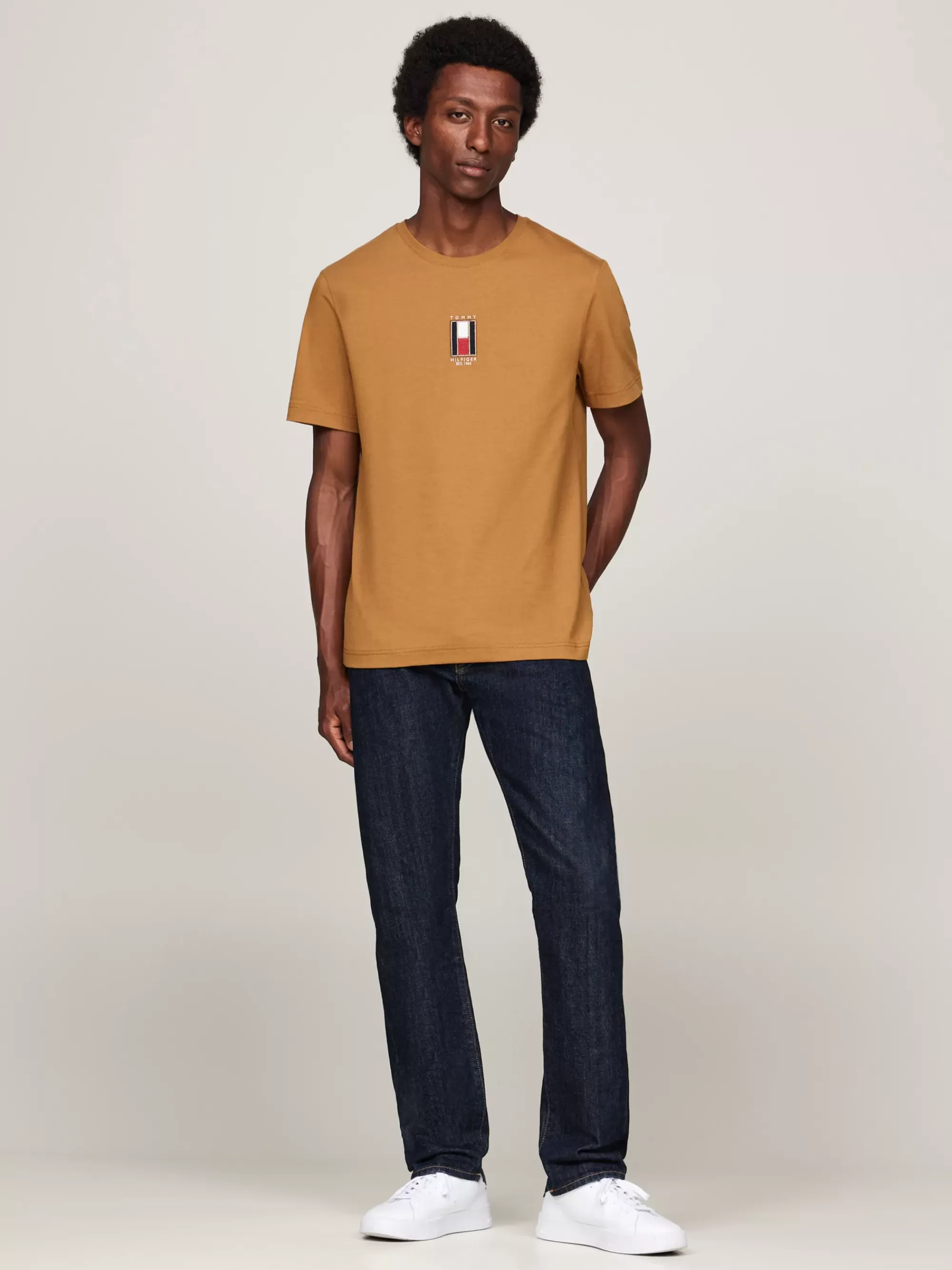 T-Shirts*Tommy Hilfiger T-shirt Met Geborduurde Verticale Vlag COUNTRY BROWN
