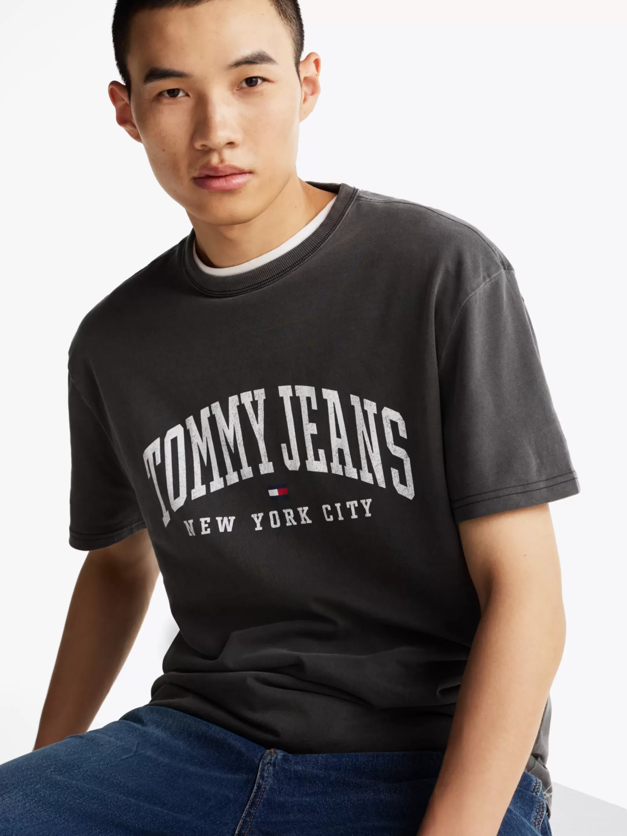 T-Shirts*Tommy Hilfiger T-shirt Met Gewassen Design En Varsity-logo BLACK