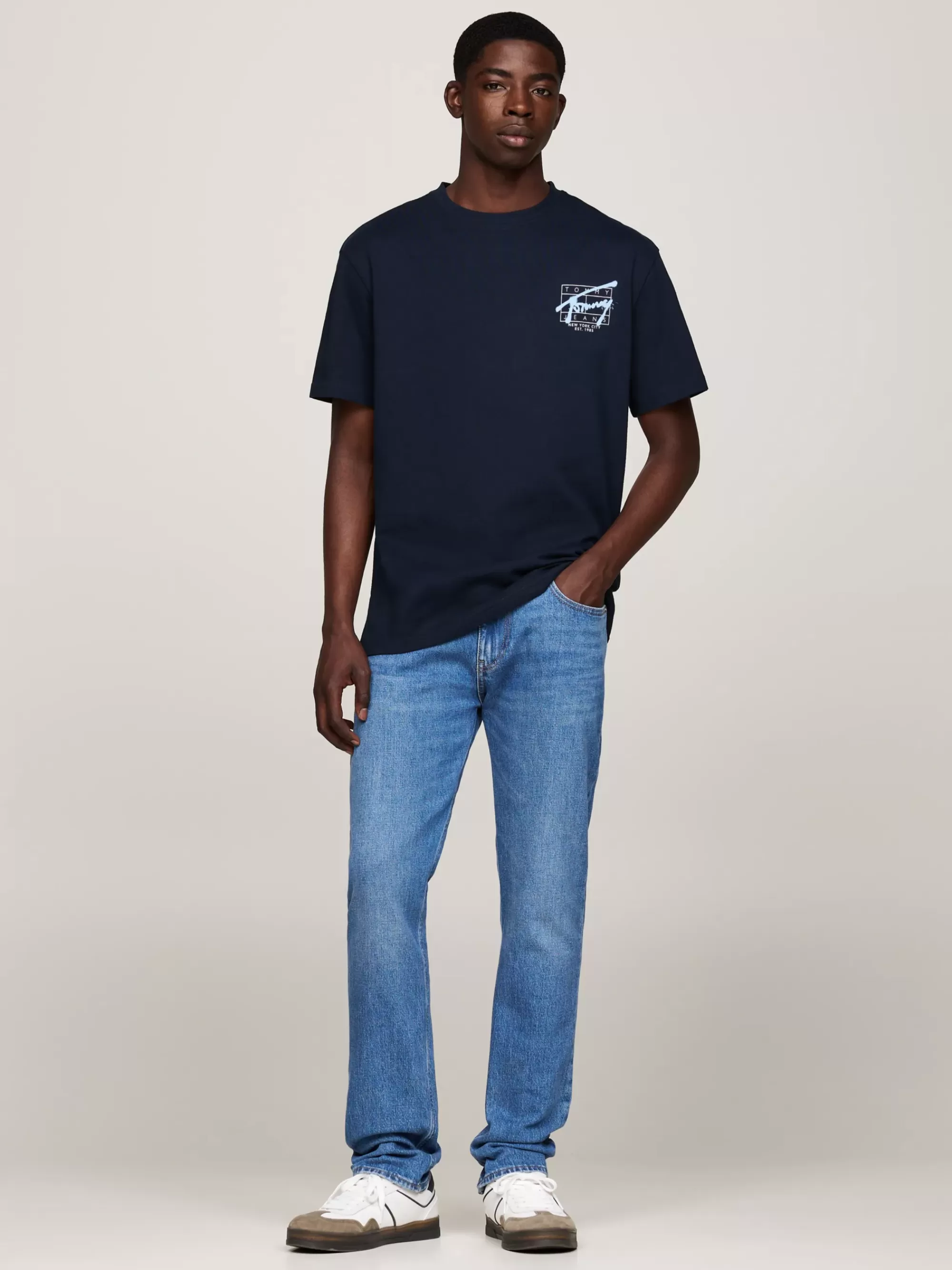 T-Shirts*Tommy Hilfiger T-shirt Met Graffiti-logo Op De Rug DARK NIGHT NAVY