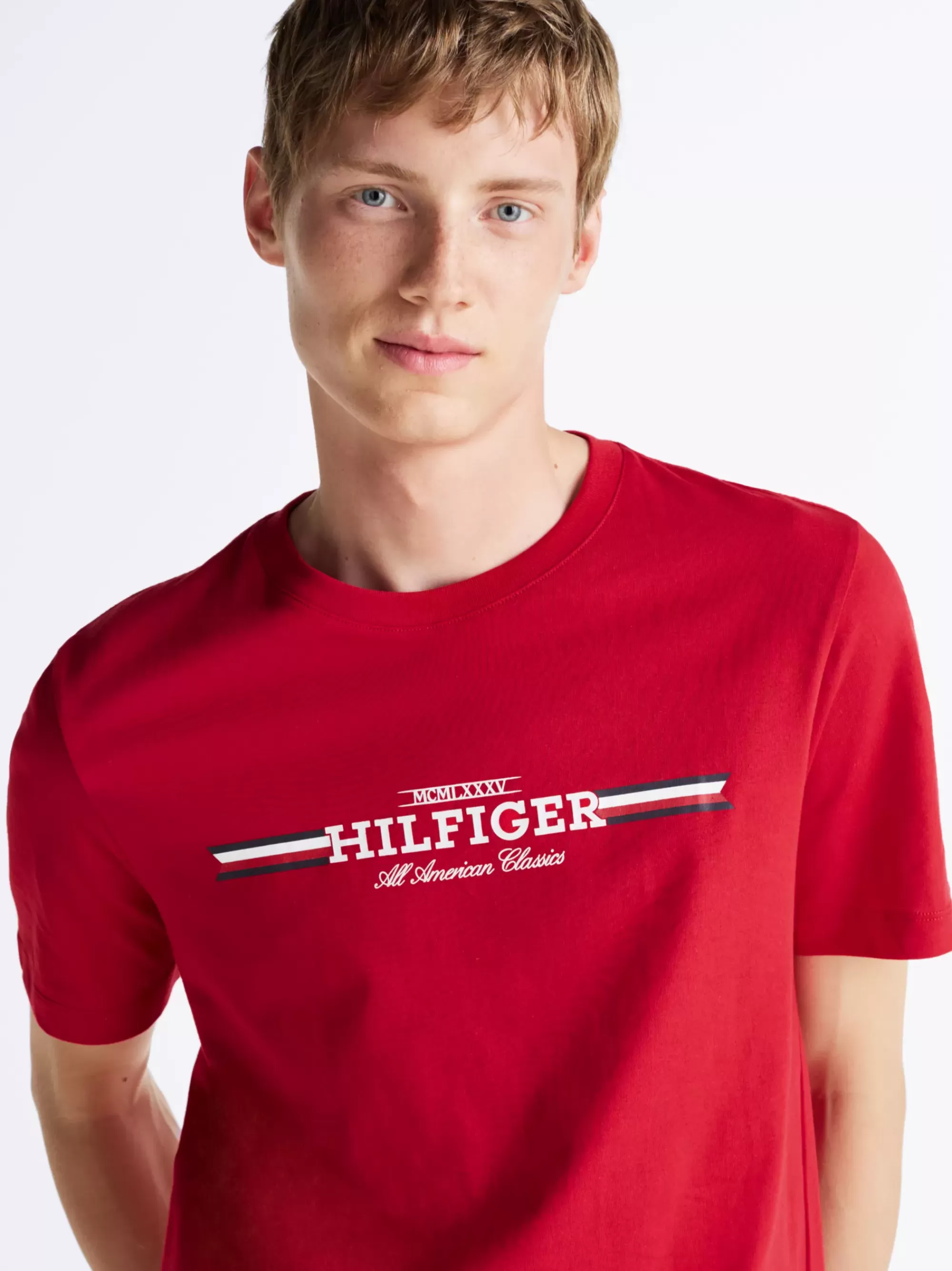 T-Shirts*Tommy Hilfiger T-shirt Met Logo Op De Borst PRIMARY RED