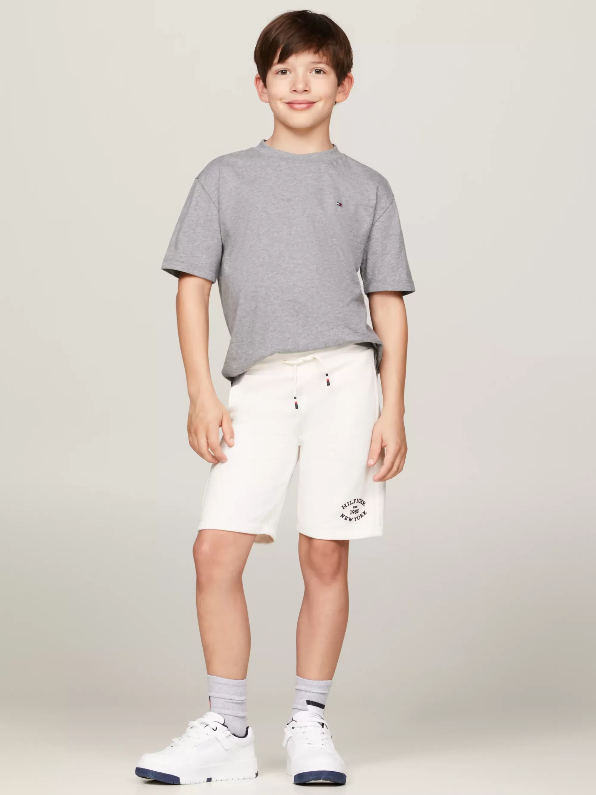 T-Shirts & Polo's*Tommy Hilfiger T-shirt Met Ronde Hals En Geborduurde Vlag MEDIUM GREY