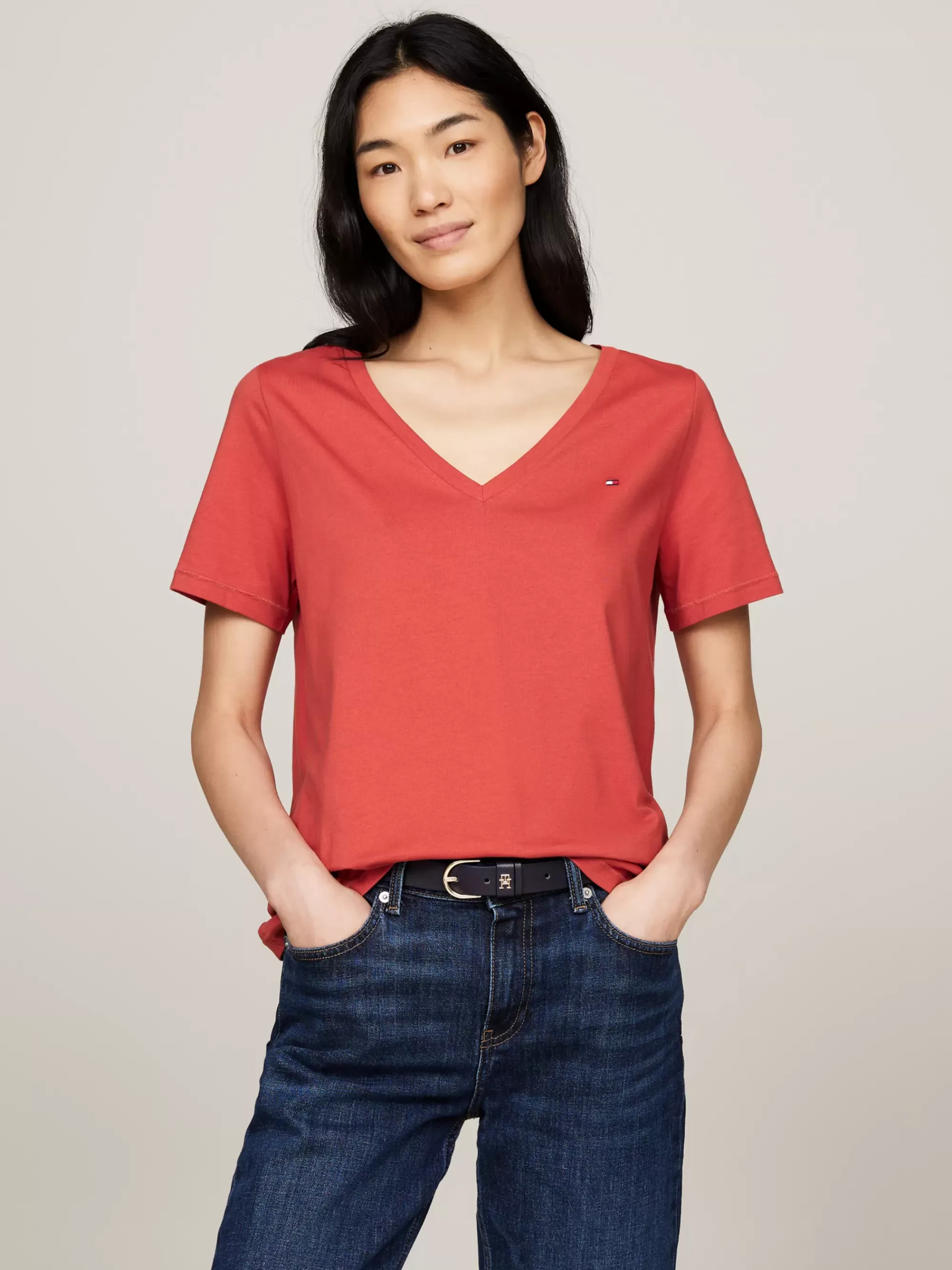 T-Shirts*Tommy Hilfiger T-shirt Met V-hals En Geborduurde Vlag TERRA RED