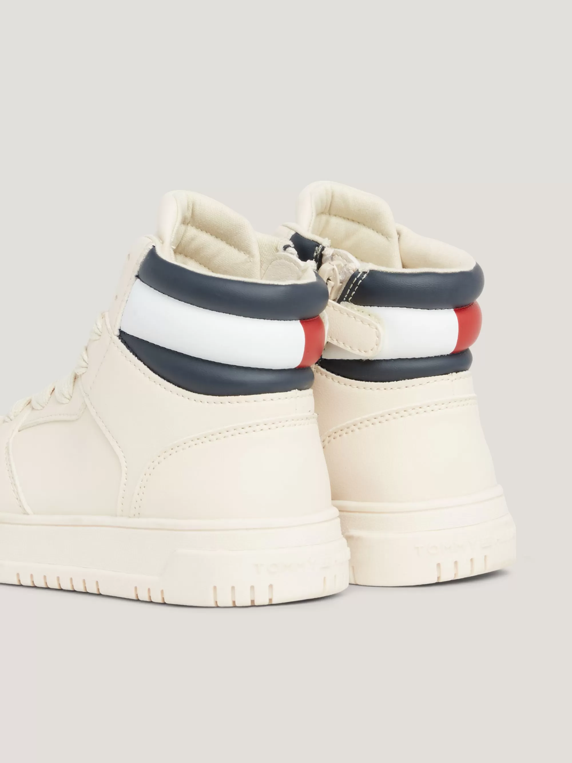 Schoenen & Accessoires*Tommy Hilfiger Uniseks Hoge Sneaker Met Profielzool IVORY/RED/BLUE