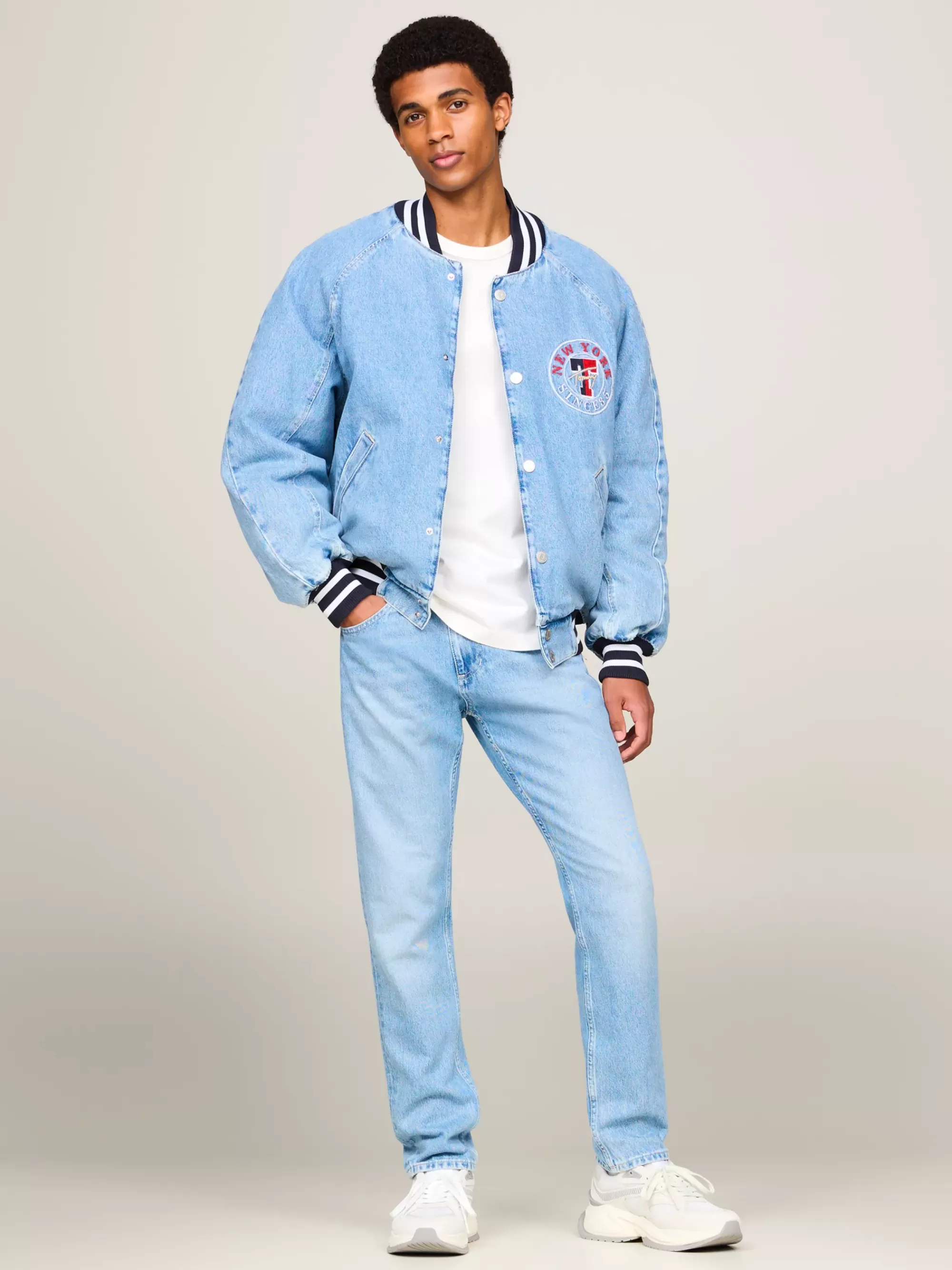 Plus Size Kleding & Inclusieve Maten | Bomberjacks*Tommy Hilfiger Varsity Explorer Denim Letterman-bomberjack DENIM LIGHT