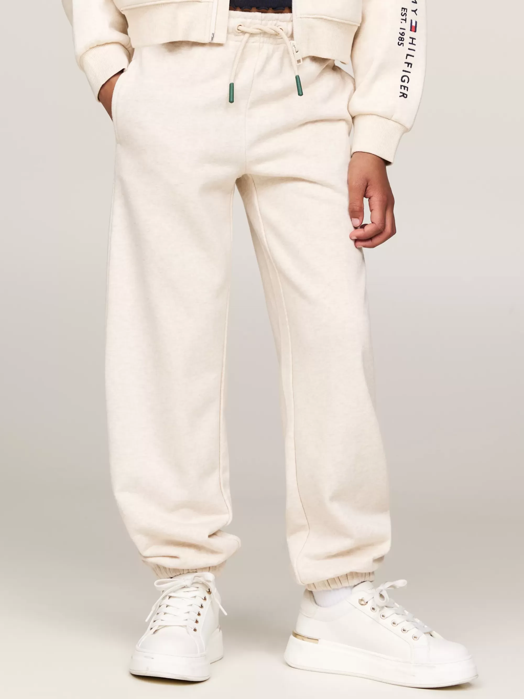 Broeken & Rokken*Tommy Hilfiger Varsity Relaxed Fit Jogger Met Gebogen Logo HEATHERED OAT