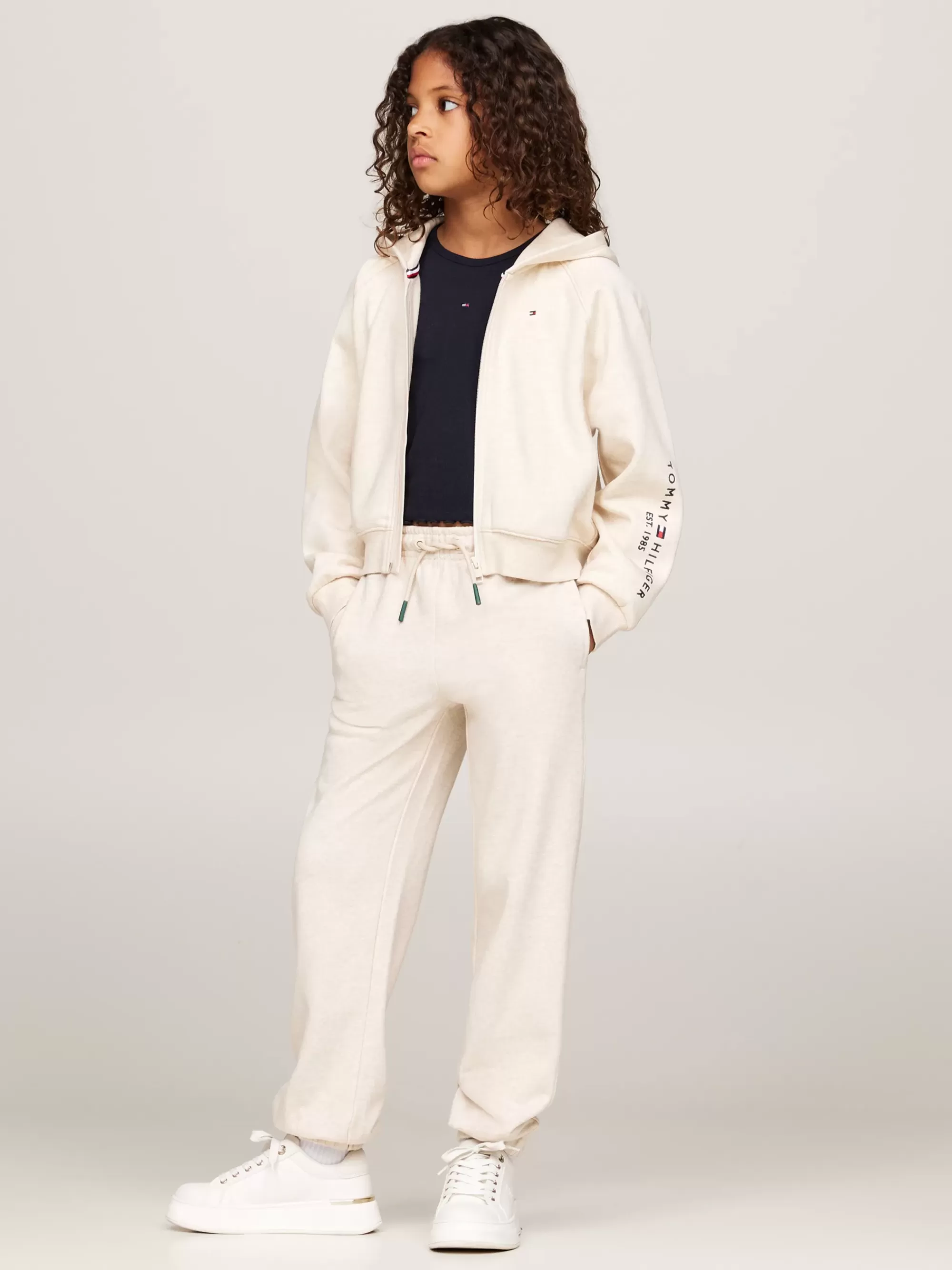 Broeken & Rokken*Tommy Hilfiger Varsity Relaxed Fit Jogger Met Gebogen Logo HEATHERED OAT