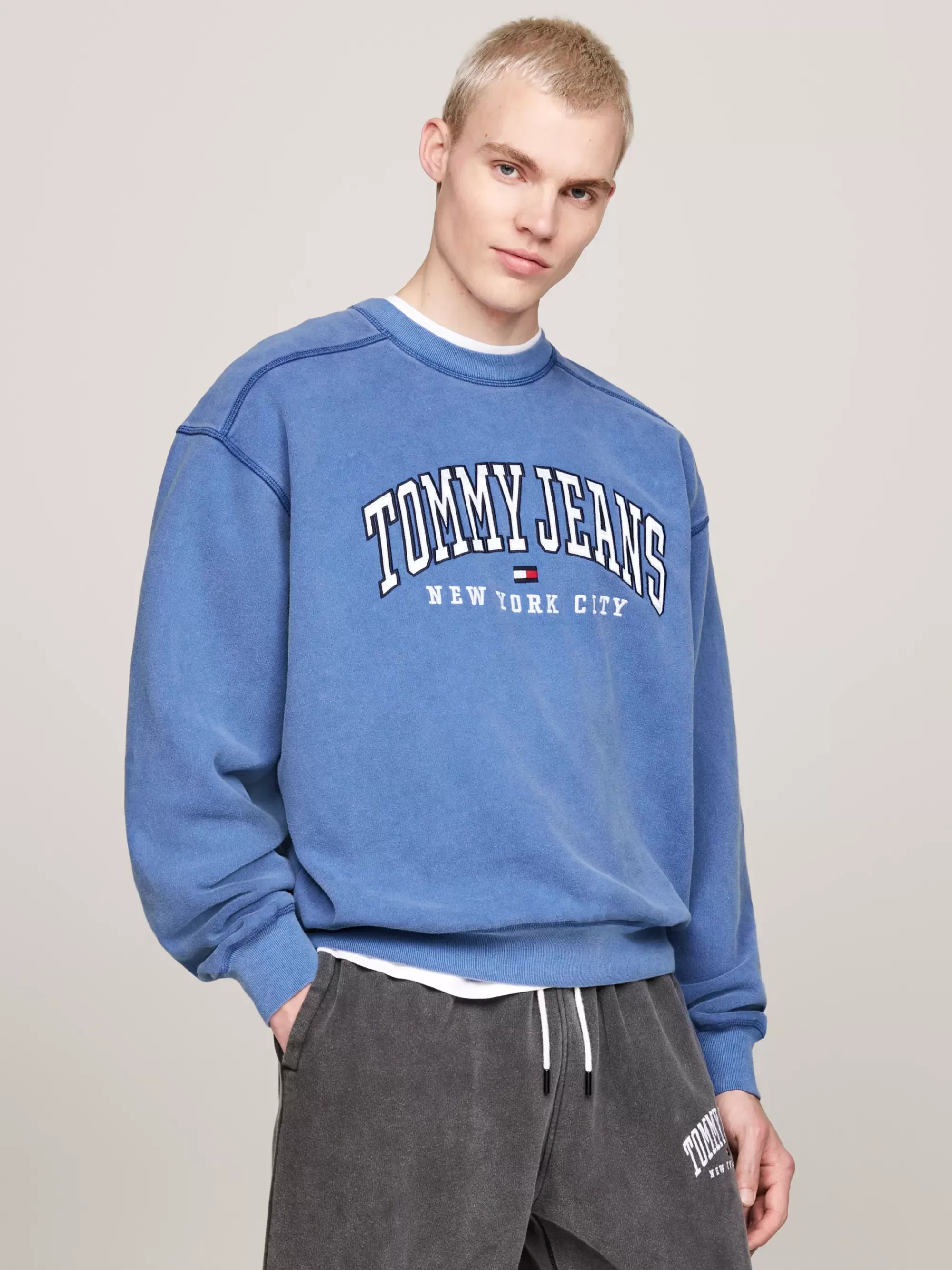 Sweatshirts & Hoodies*Tommy Hilfiger Varsity Relaxed Trui Met Gewassen Finish BRIGHT BLUE