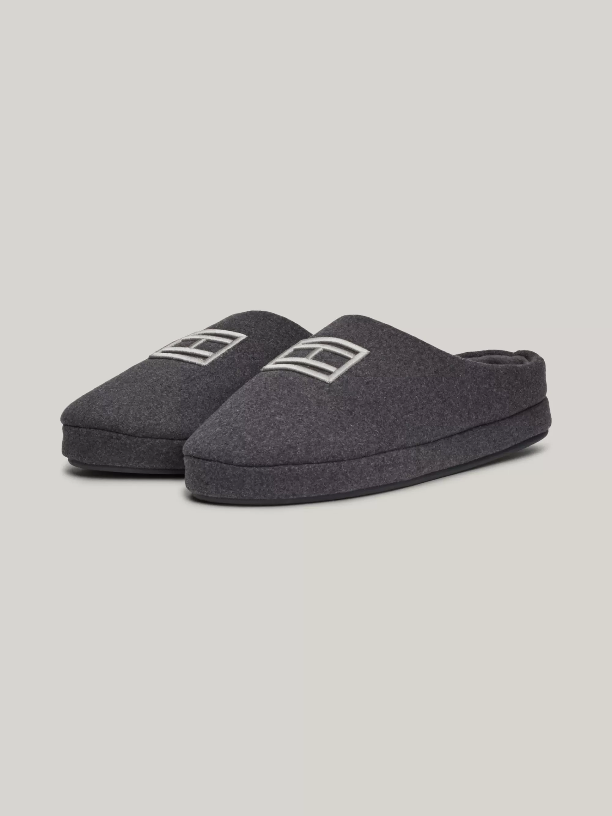 Lage Schoenen*Tommy Hilfiger Vilten Pantoffel Met Geborduurde Vlag DARK ASH