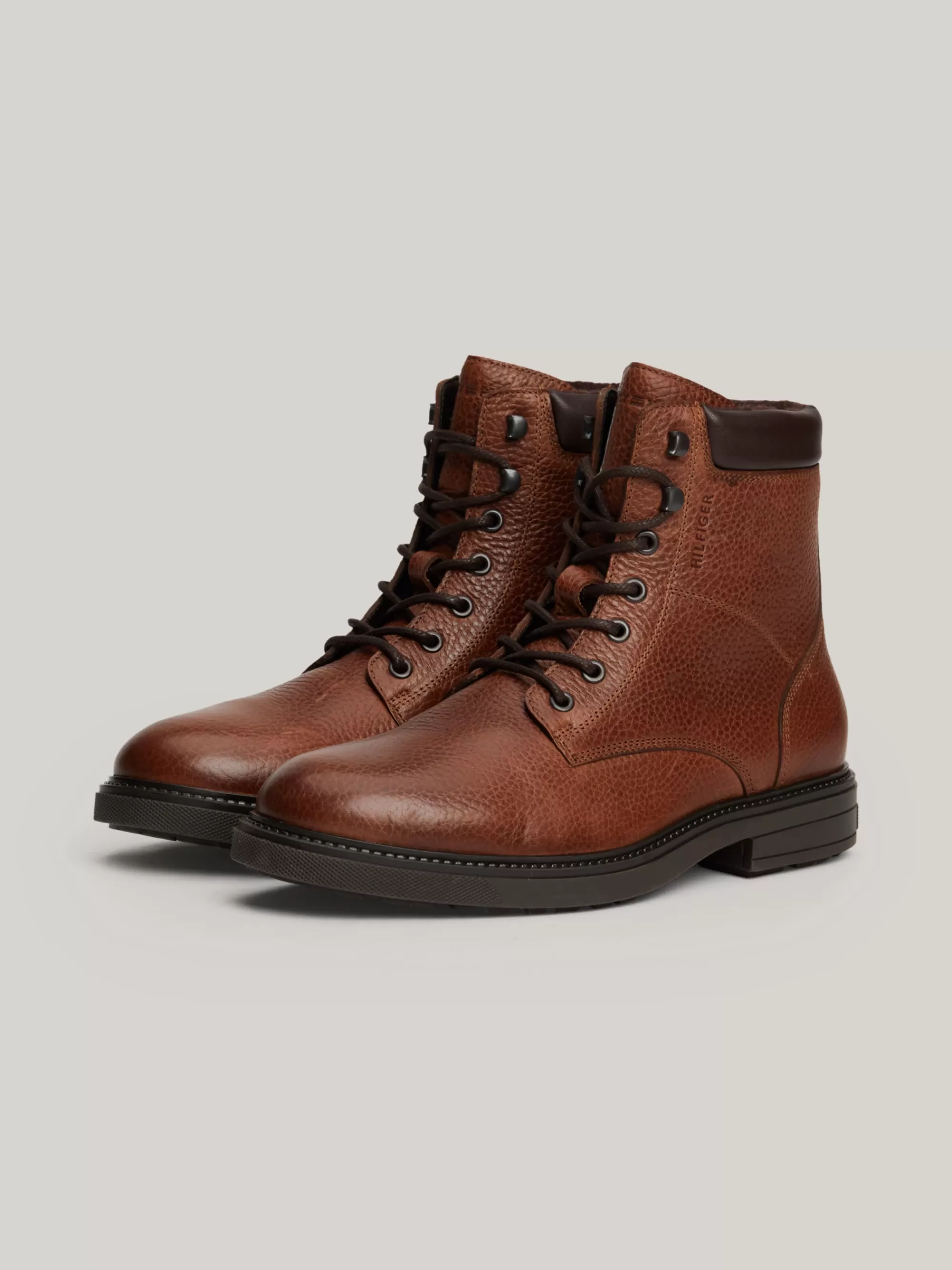 Veterboots | Laarzen*Tommy Hilfiger Warme Halfhoge Boot Van Gegranuleerd Leer WINTER COGNAC